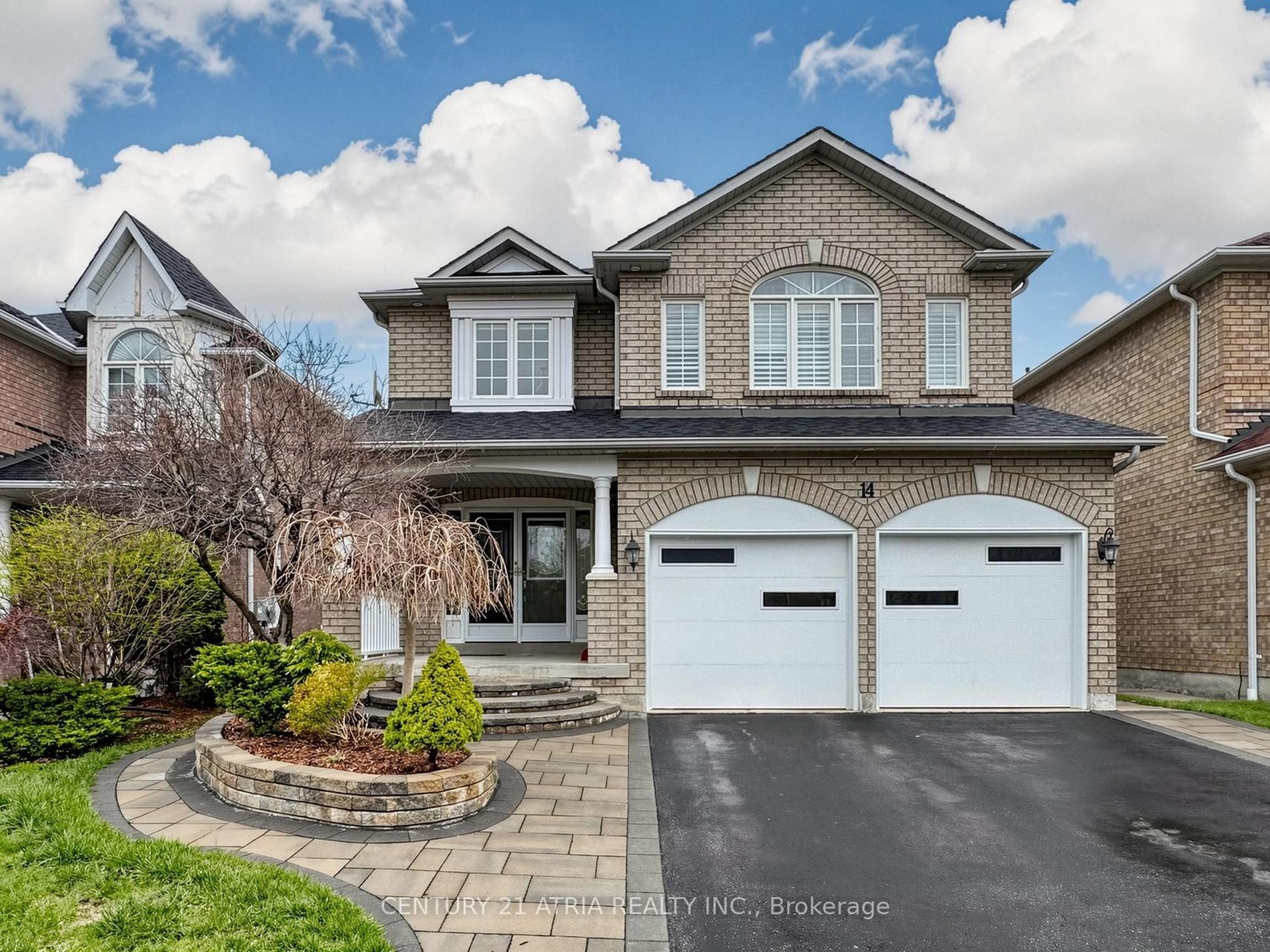 14 Robert Attersley Drive W — photo 1