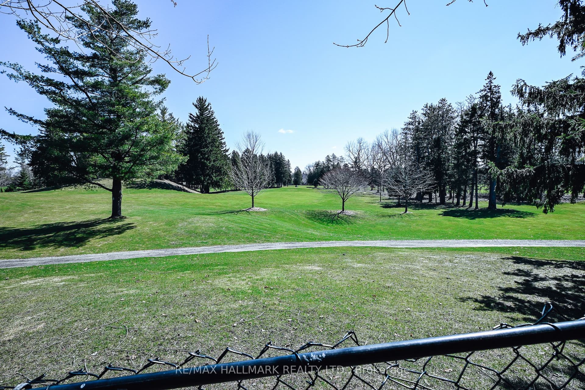 12 Fairway Lane — photo 1