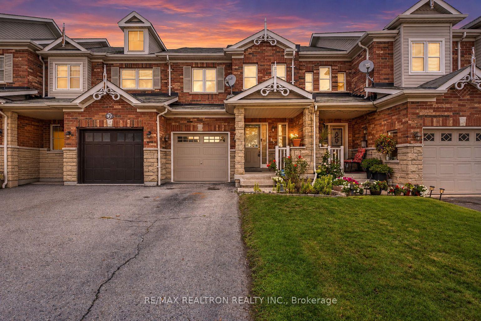 95 Beer Crescent, Ajax — Townhouse for sale, photo 1