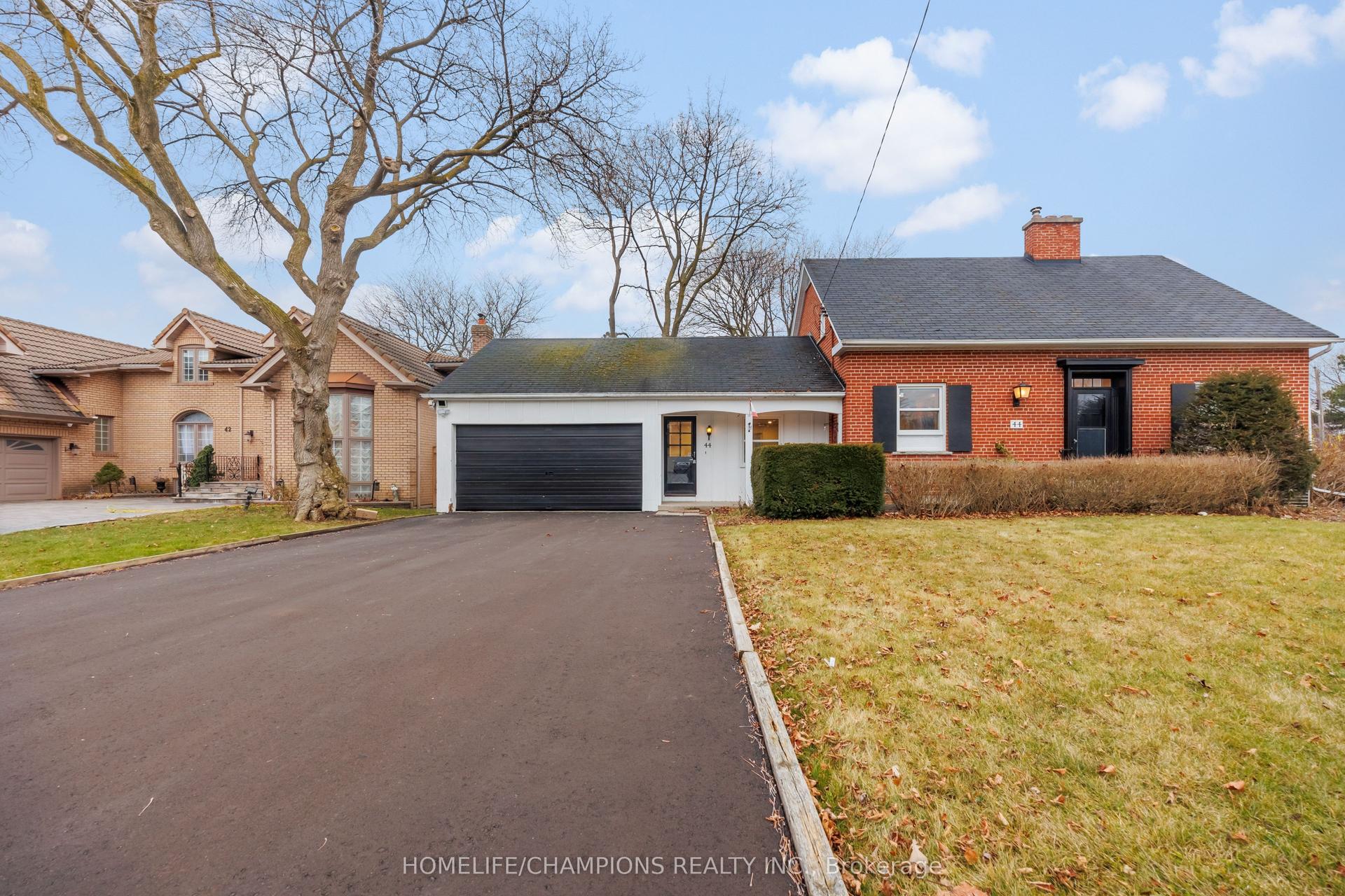44 Marydon Crescent — photo 1