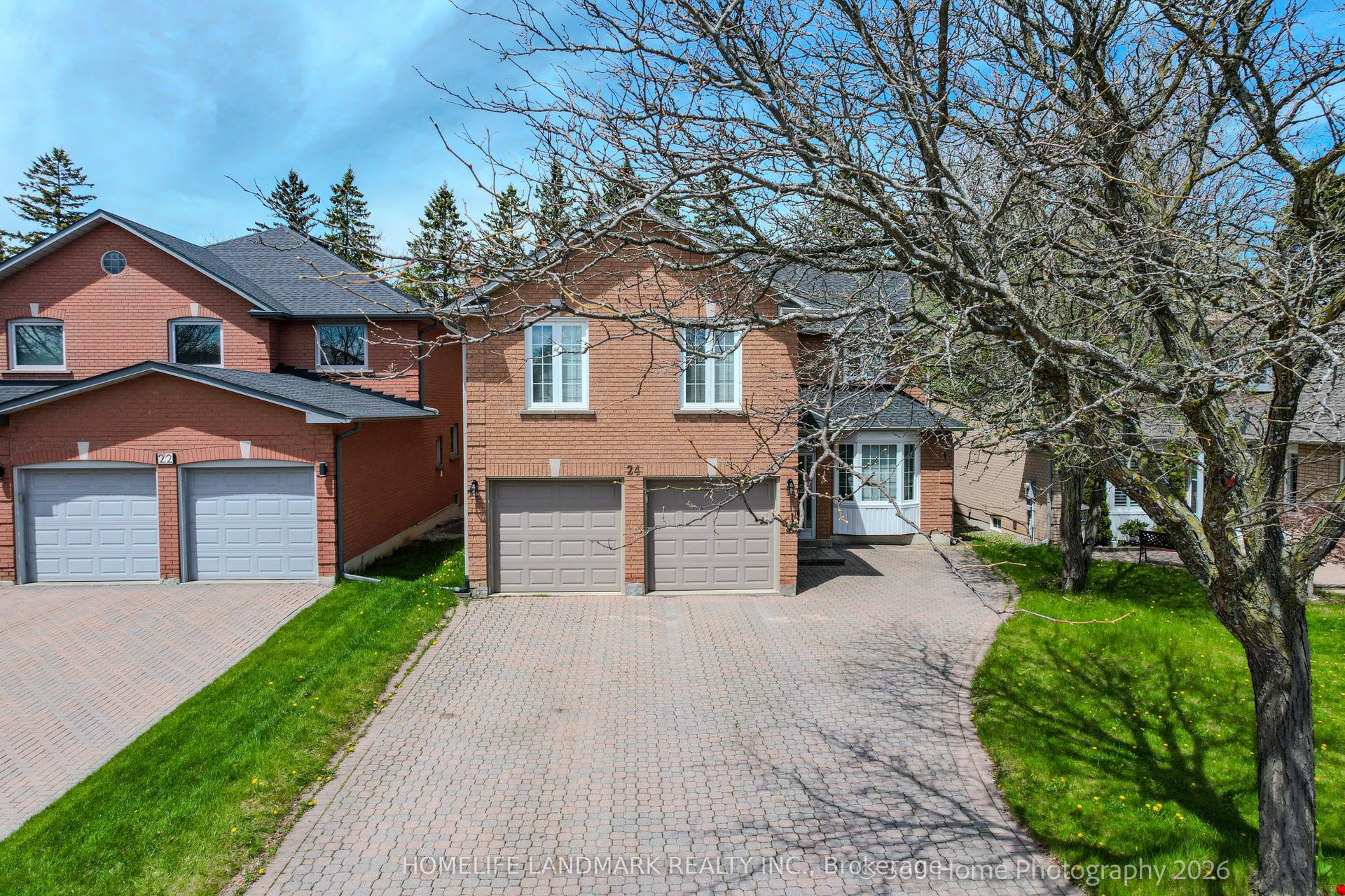 24 Loyal Blue Crescent, Richmond Hill — Detached for sale, photo 1