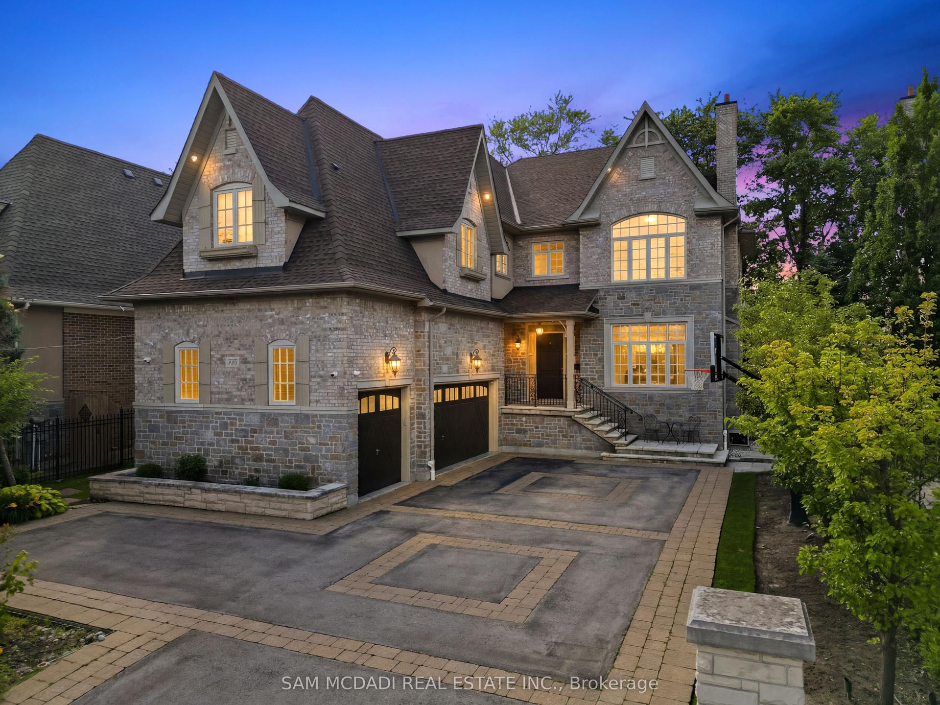725 Queensway W, Mississauga — Detached for sale, photo 1