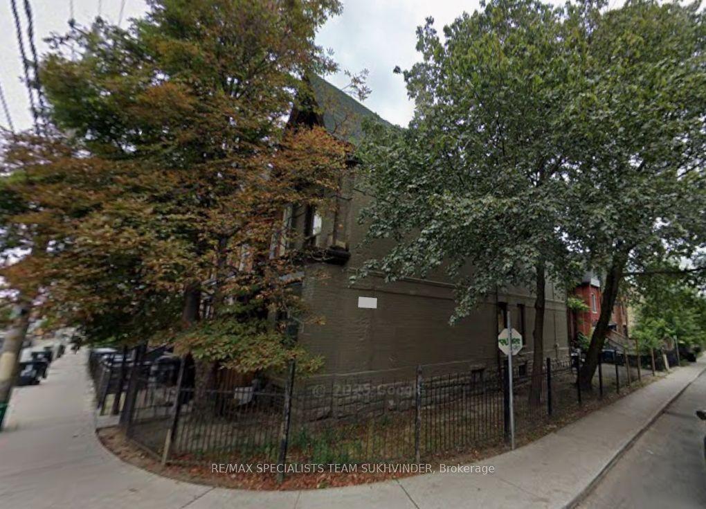 147 Gerrard Street E, Toronto — Townhouse for sale, photo 1