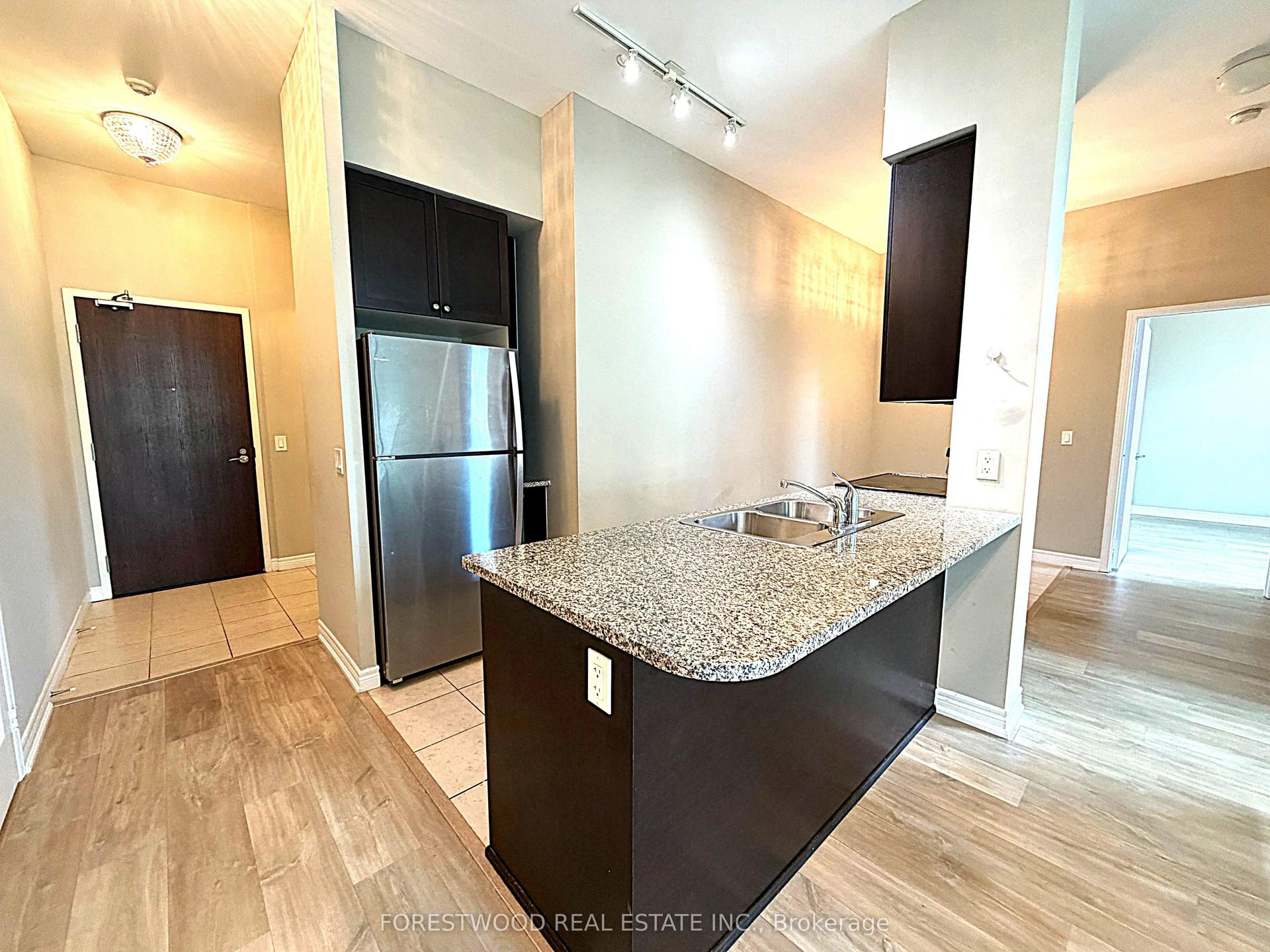339 Rathburn Road W 101 #101, Mississauga — Condo for lease, photo 1
