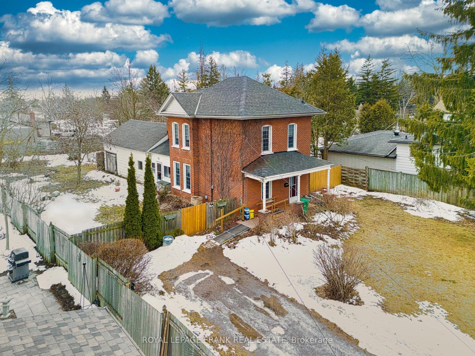 865 Parkhill Road W — photo 1