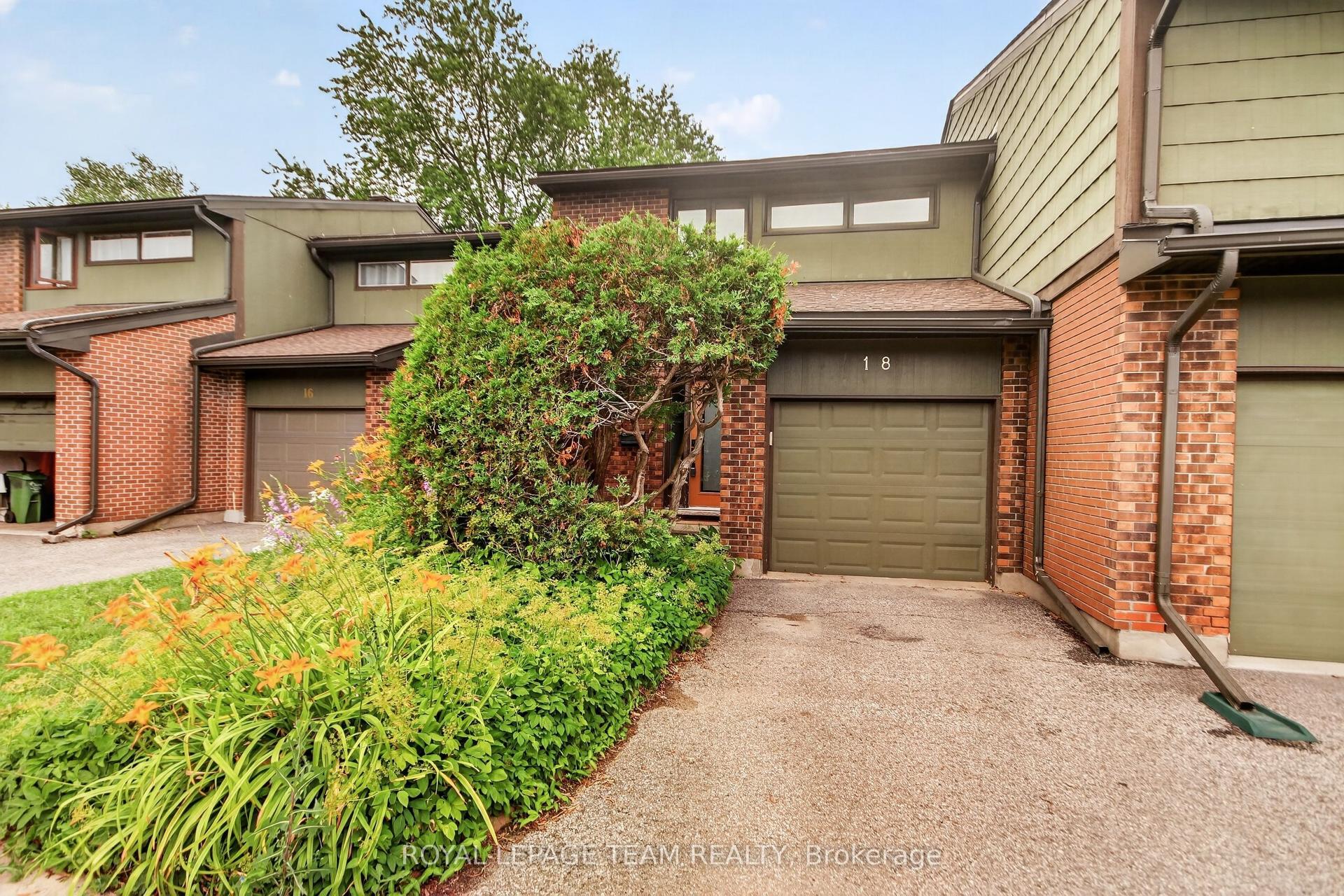18 Chisholm Court 9 #9, Kanata — Condo Town for sale, photo 1