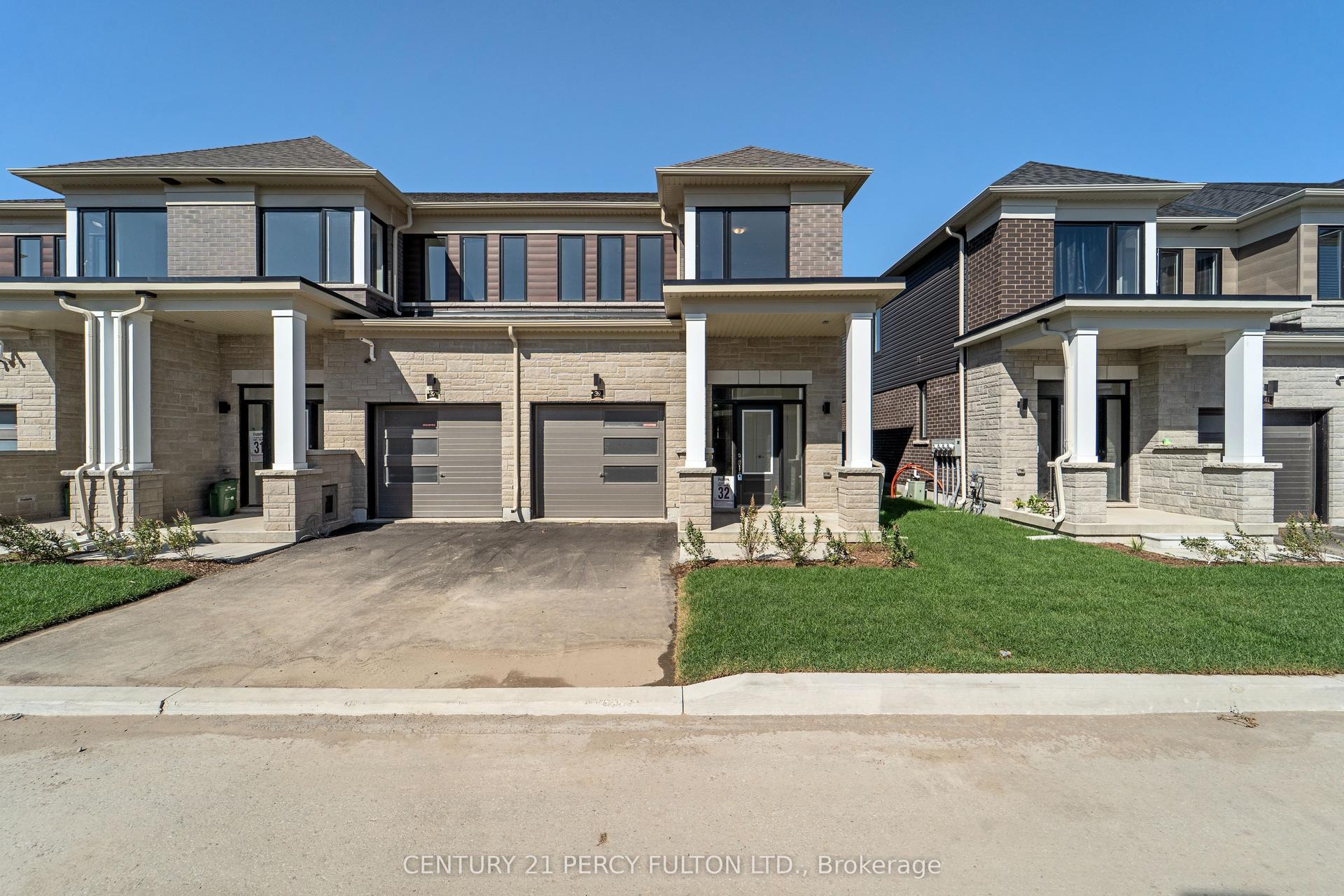 39 Watts Mews, Kawartha Lakes — Townhouse for lease, photo 1