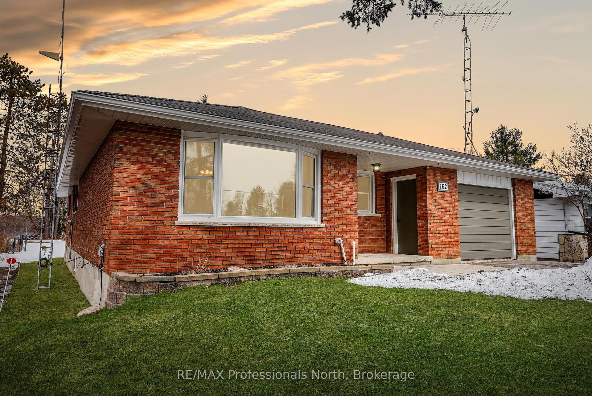 162 Hillside Drive — photo 1