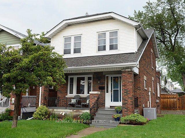 811 Coxwell Avenue, Toronto — Detached for sale, photo 1
