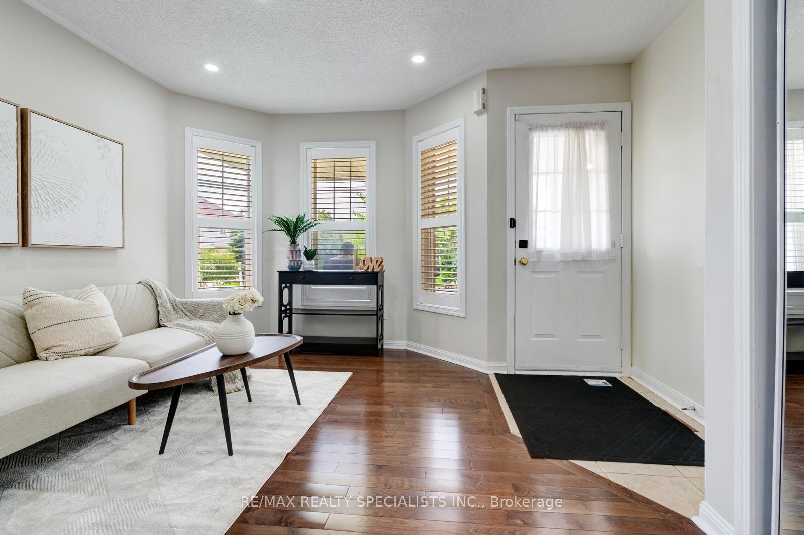 38 Sweetwood Circle, Brampton — Semi-Detached for sale, photo 1