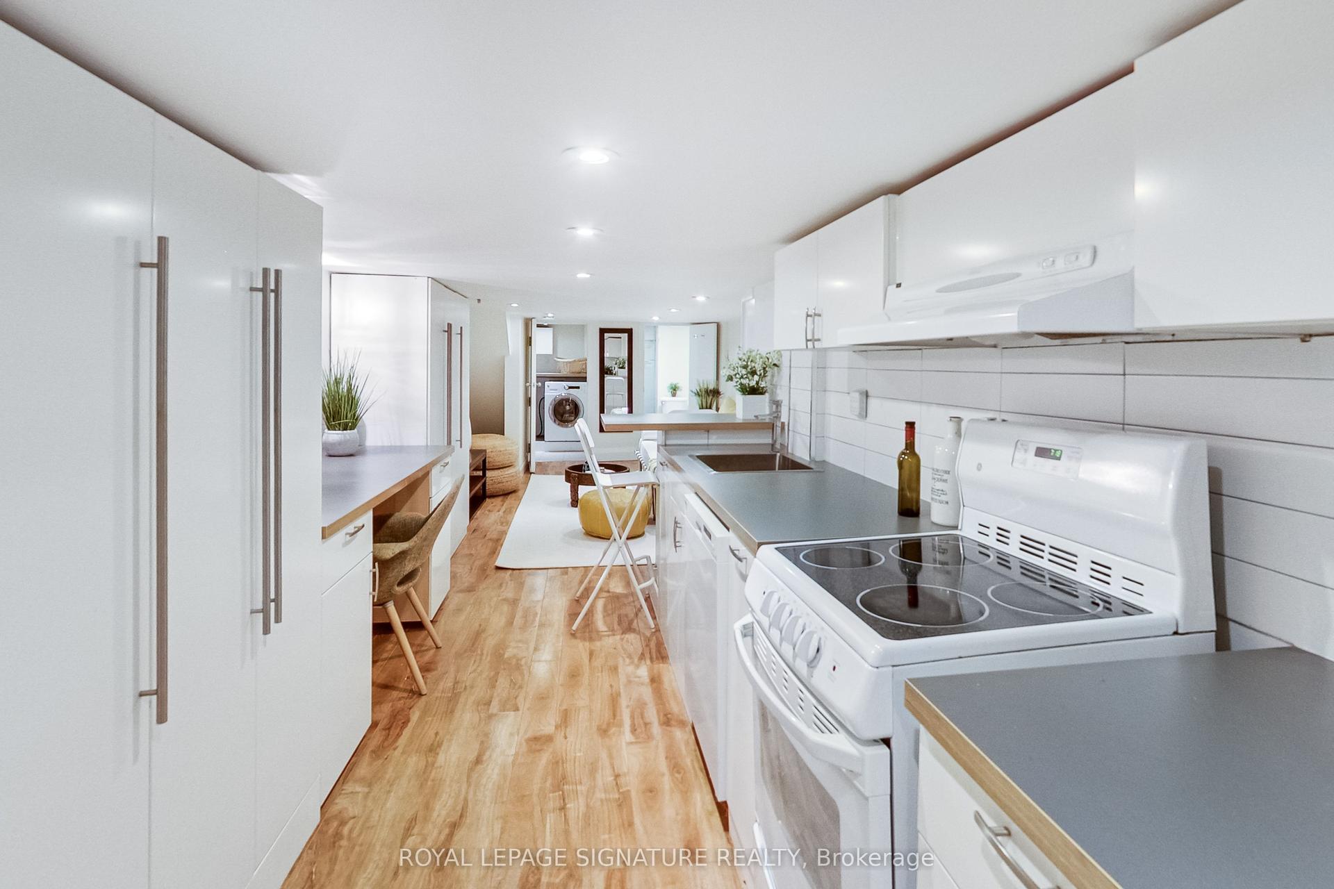 6 King Edward Avenue Lower #Lower — photo 1