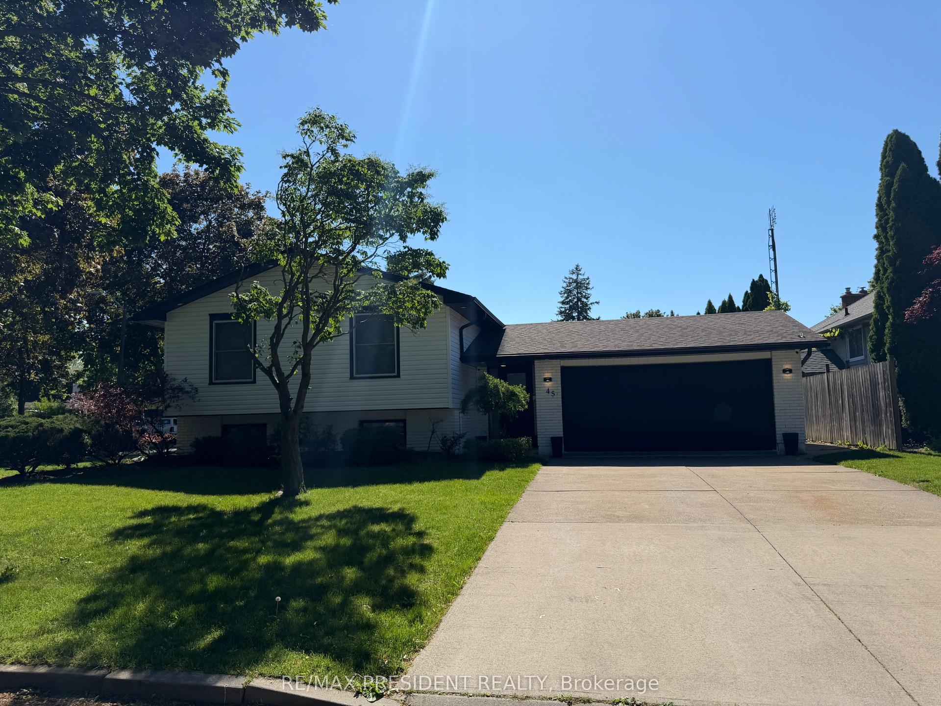 45 Royal Oak Drive — photo 1