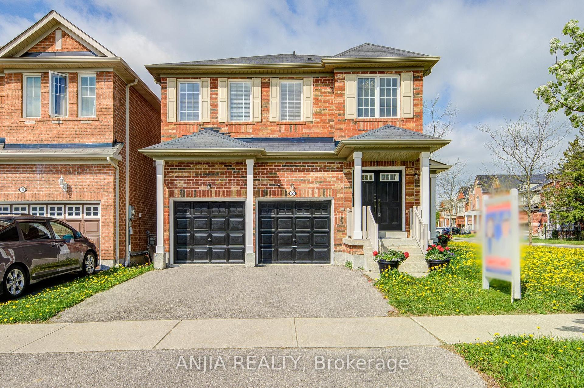 2 Horn Street, Whitchurch-Stouffville — Detached for sale, photo 1