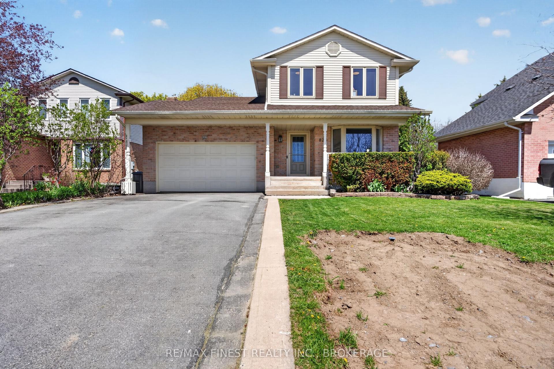 825 SOMERSET Crescent — photo 1