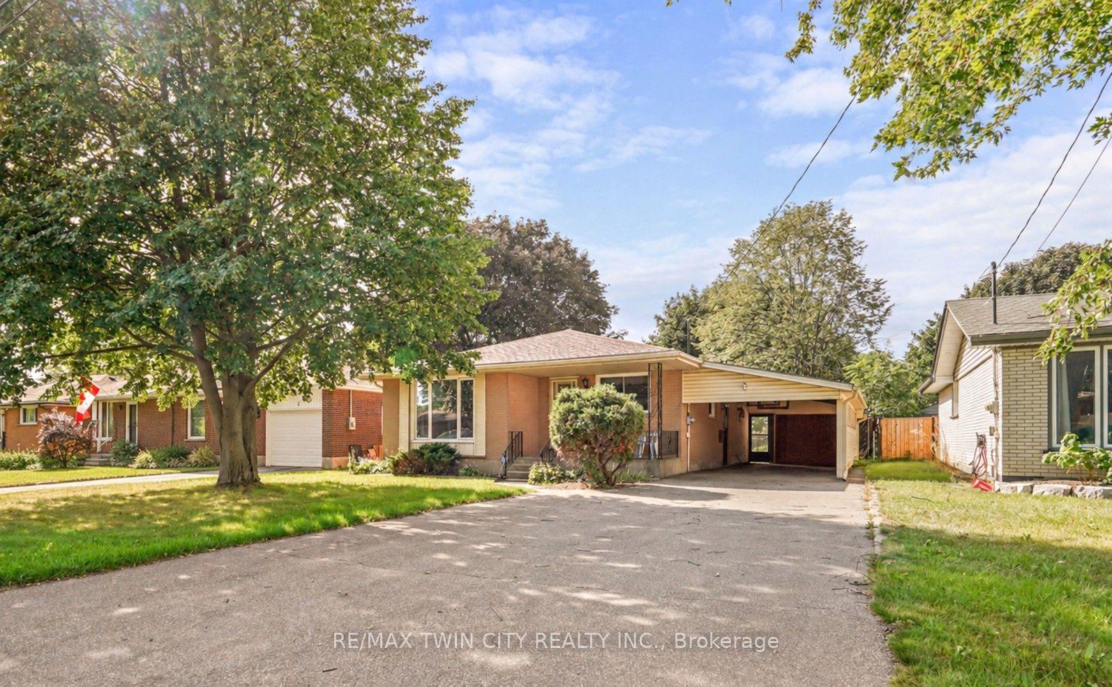 4 Waddington Street, Brantford — Detached for sale, photo 1