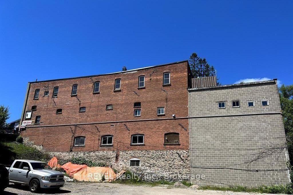 75 Manitoba Street — photo 1