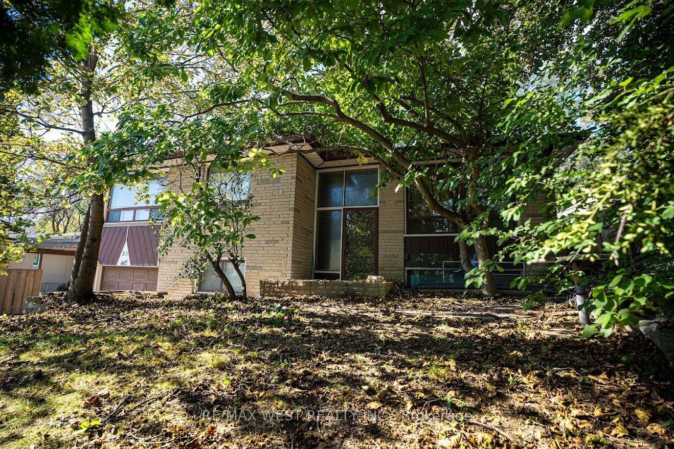 39 Mcmanus Road, Toronto — Detached for sale, photo 1