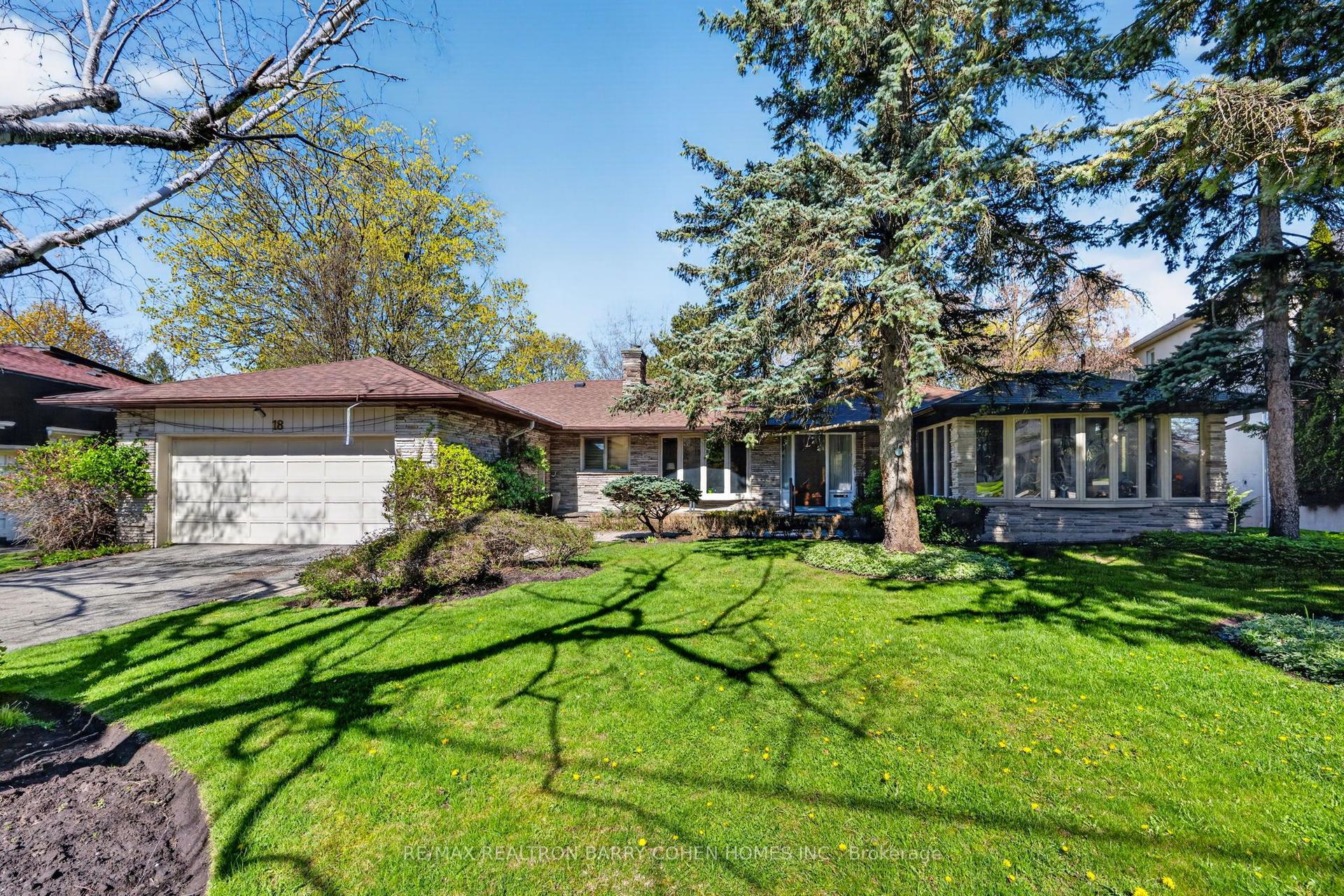 18 Brian Cliff Drive, Toronto — Detached for sale, photo 1