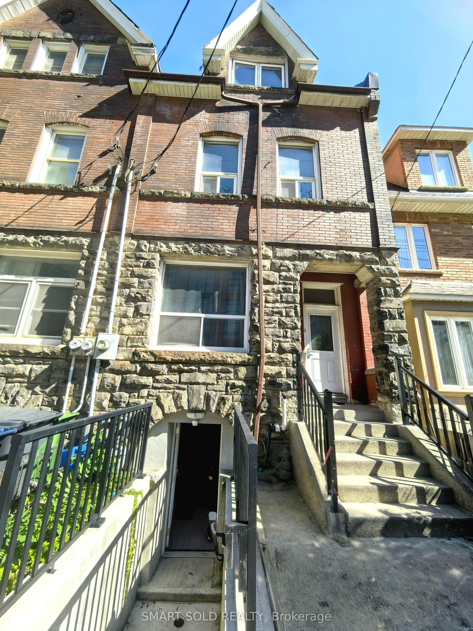 Upper 437 Bathurst Street, Toronto — Semi-Detached for lease, photo 1