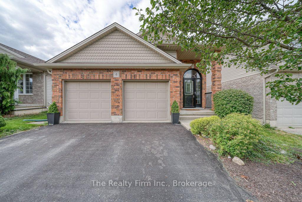 4 Kerr Crescent — photo 1