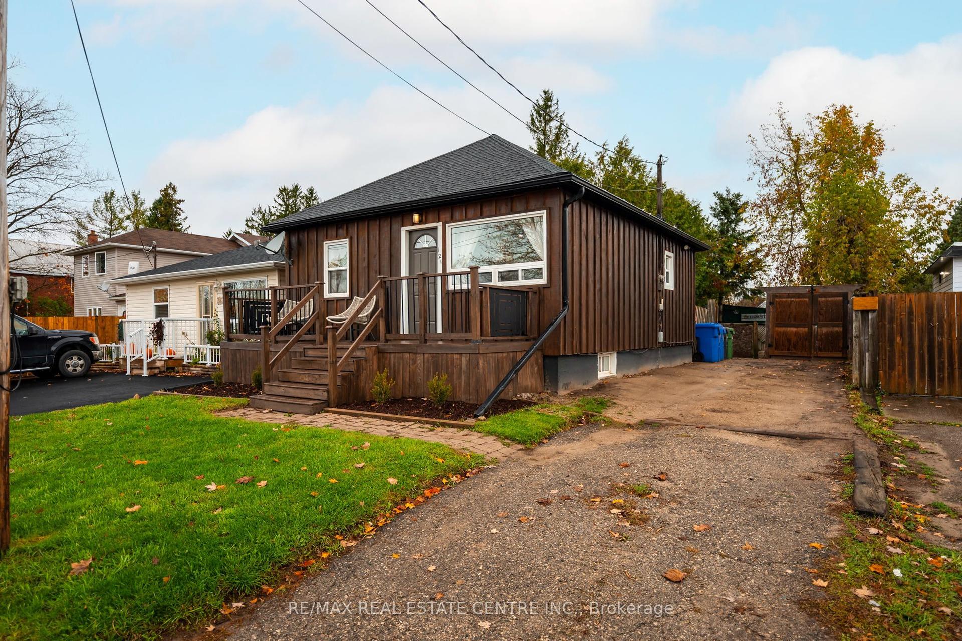 121 Proton Street N — photo 1