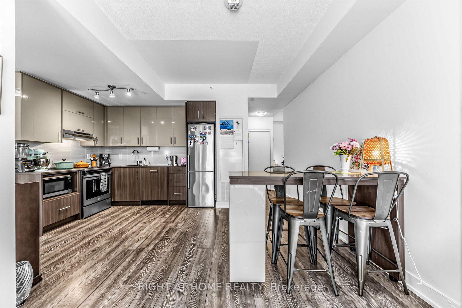 180 Fairview Mall Drive 2 #2, Toronto — Condo for lease, photo 1