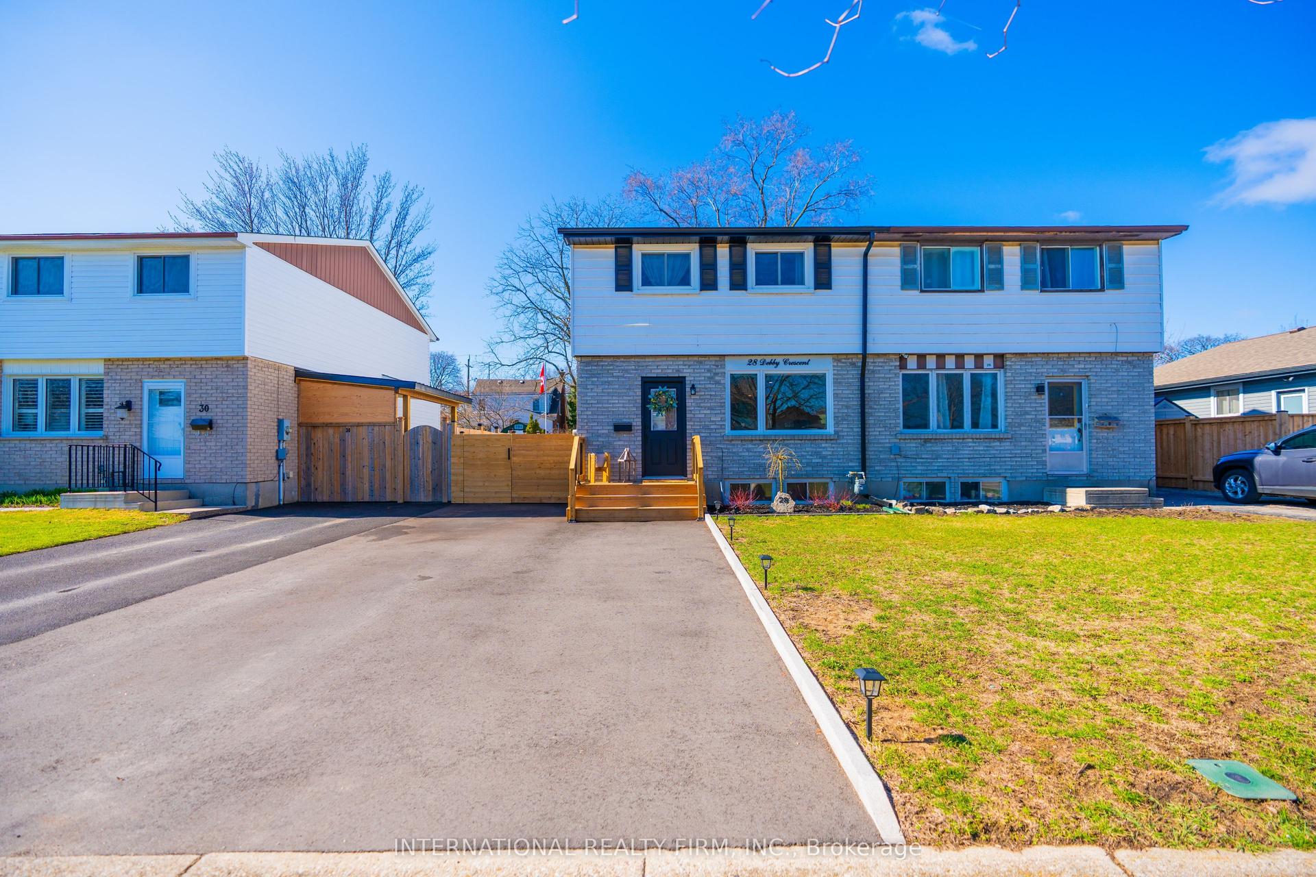 28 Debby Crescent — photo 1