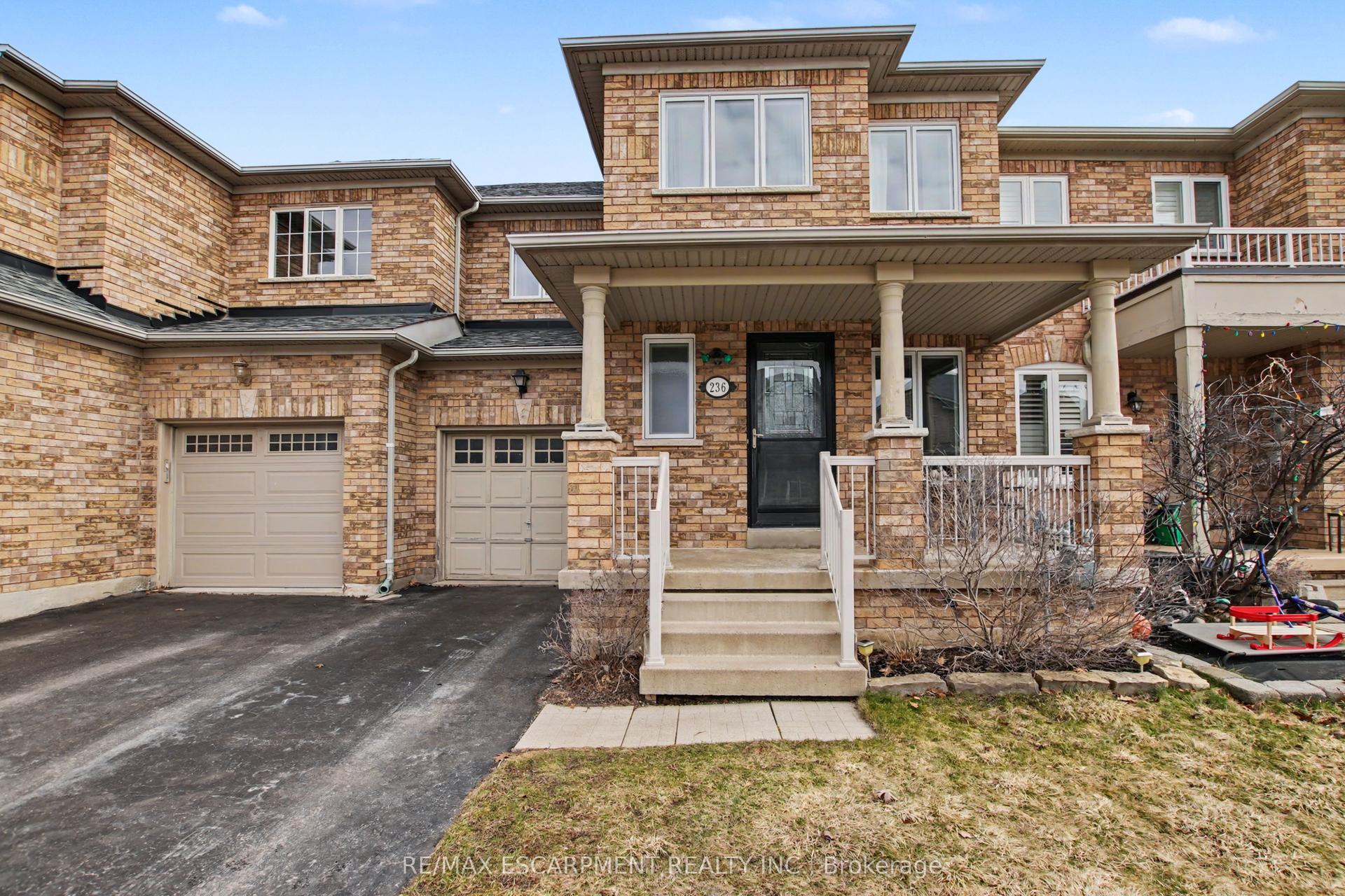 236 Fitzgerald Crescent — photo 1