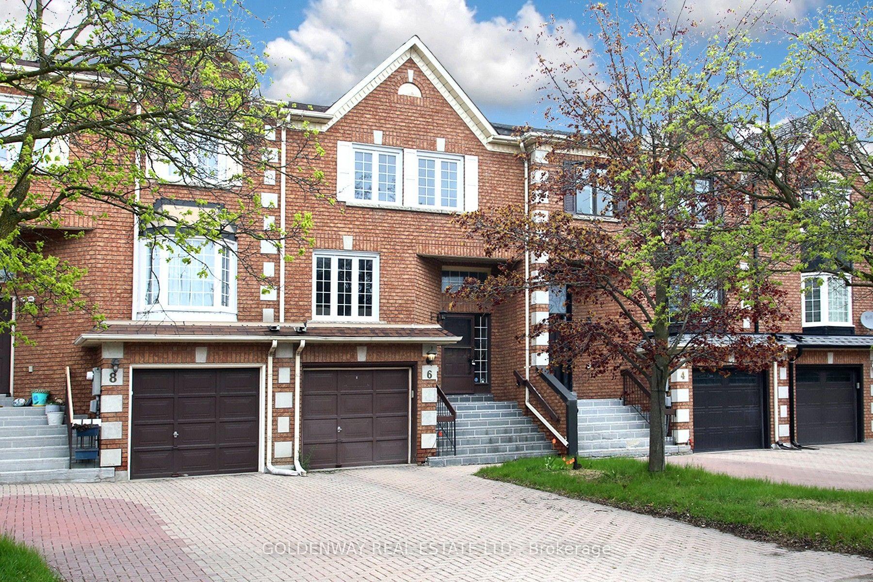 6 Royal Manor Crescent — photo 1