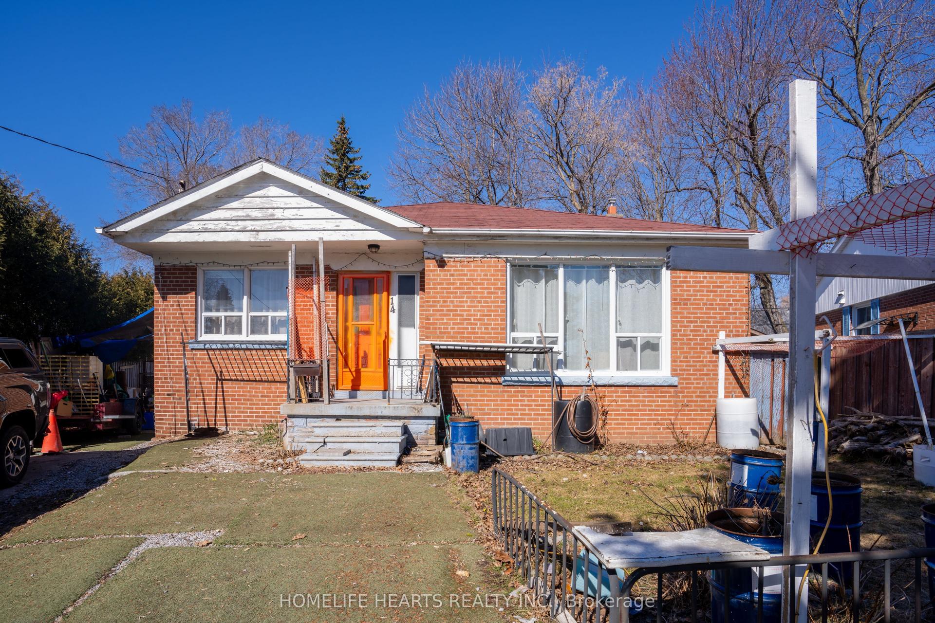 14 Mackinac Crescent — photo 1