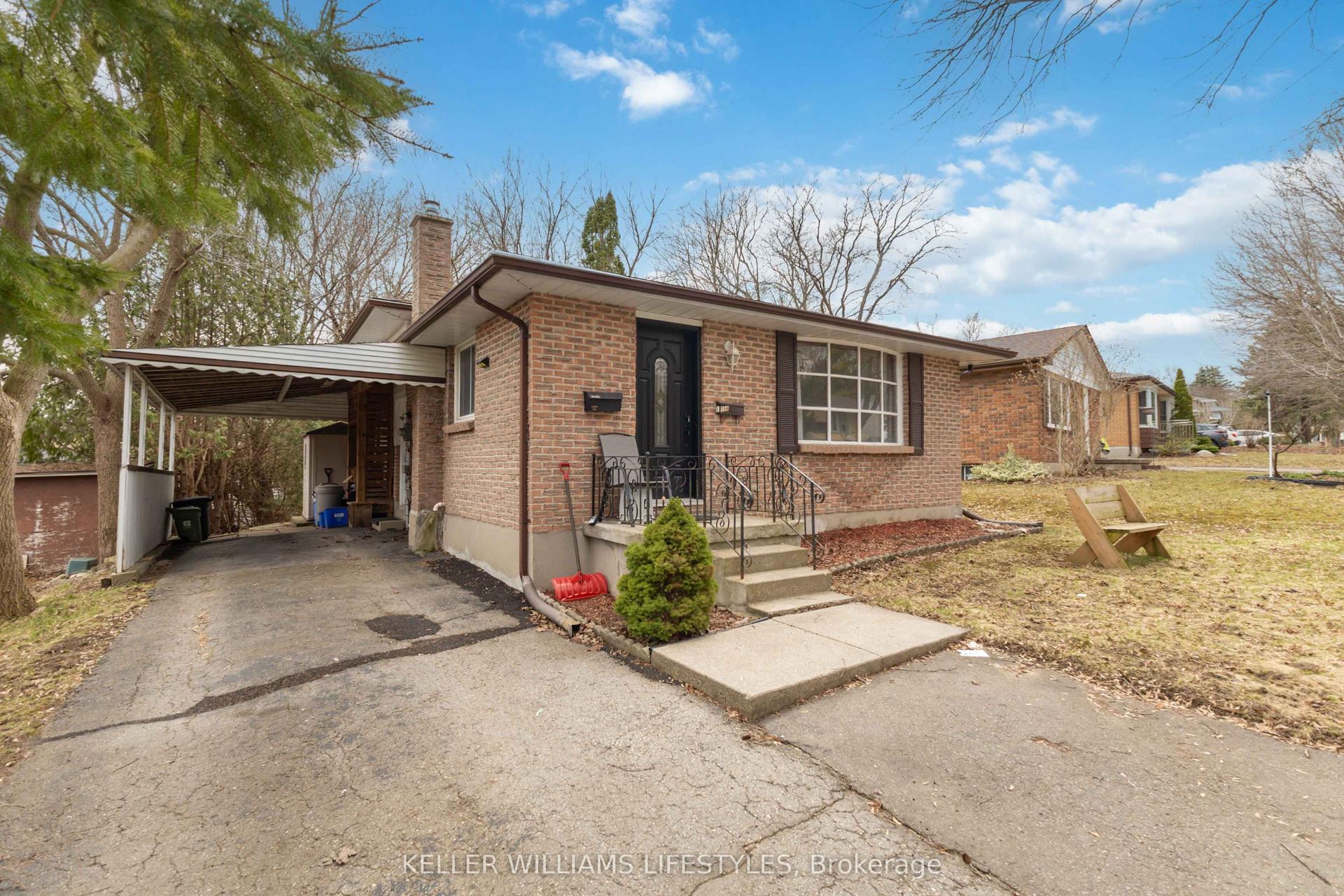 156 Paperbirch Crescent — photo 1