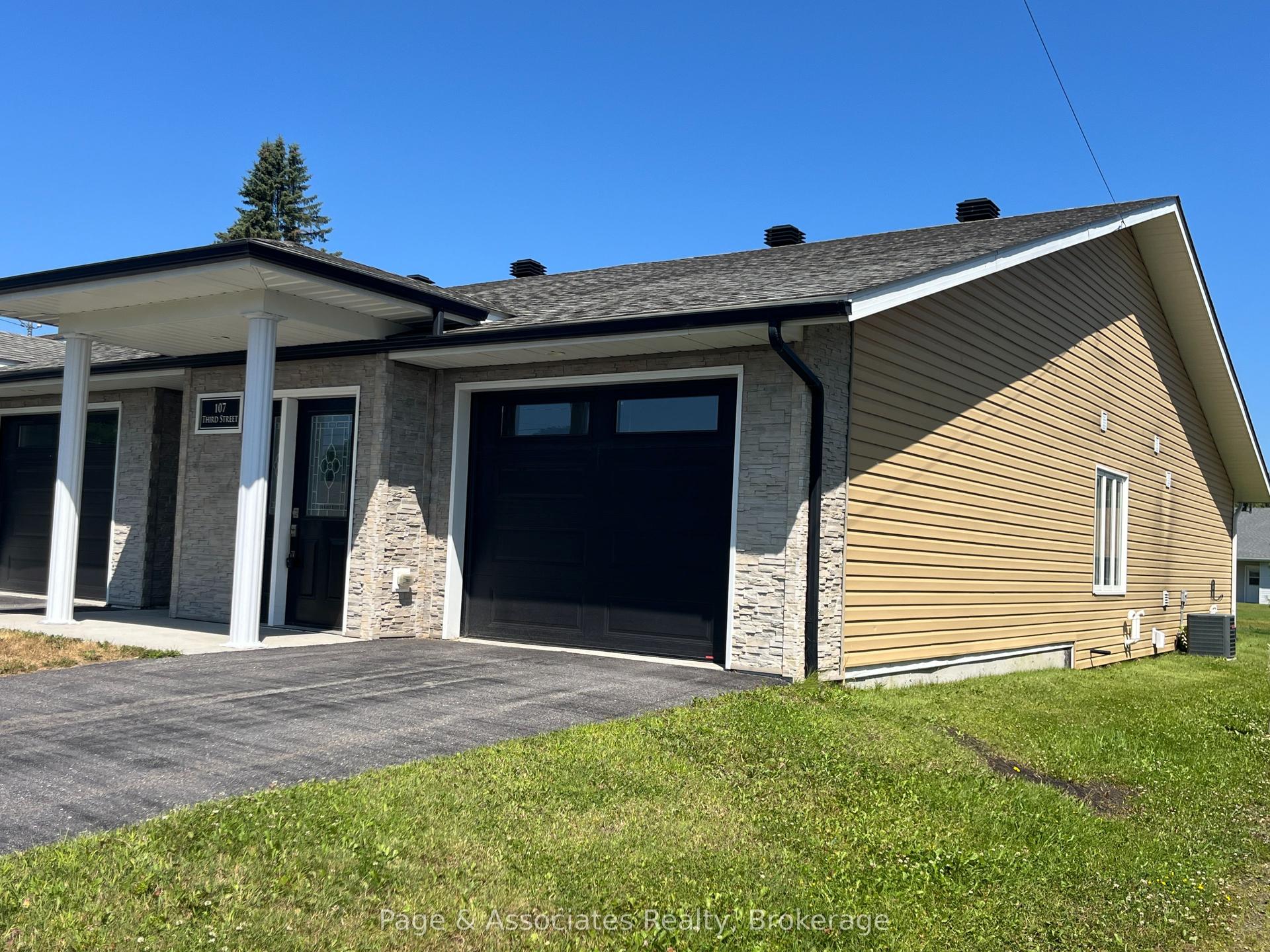 107 Third Street, West Nipissing — Semi-Detached for sale, photo 1