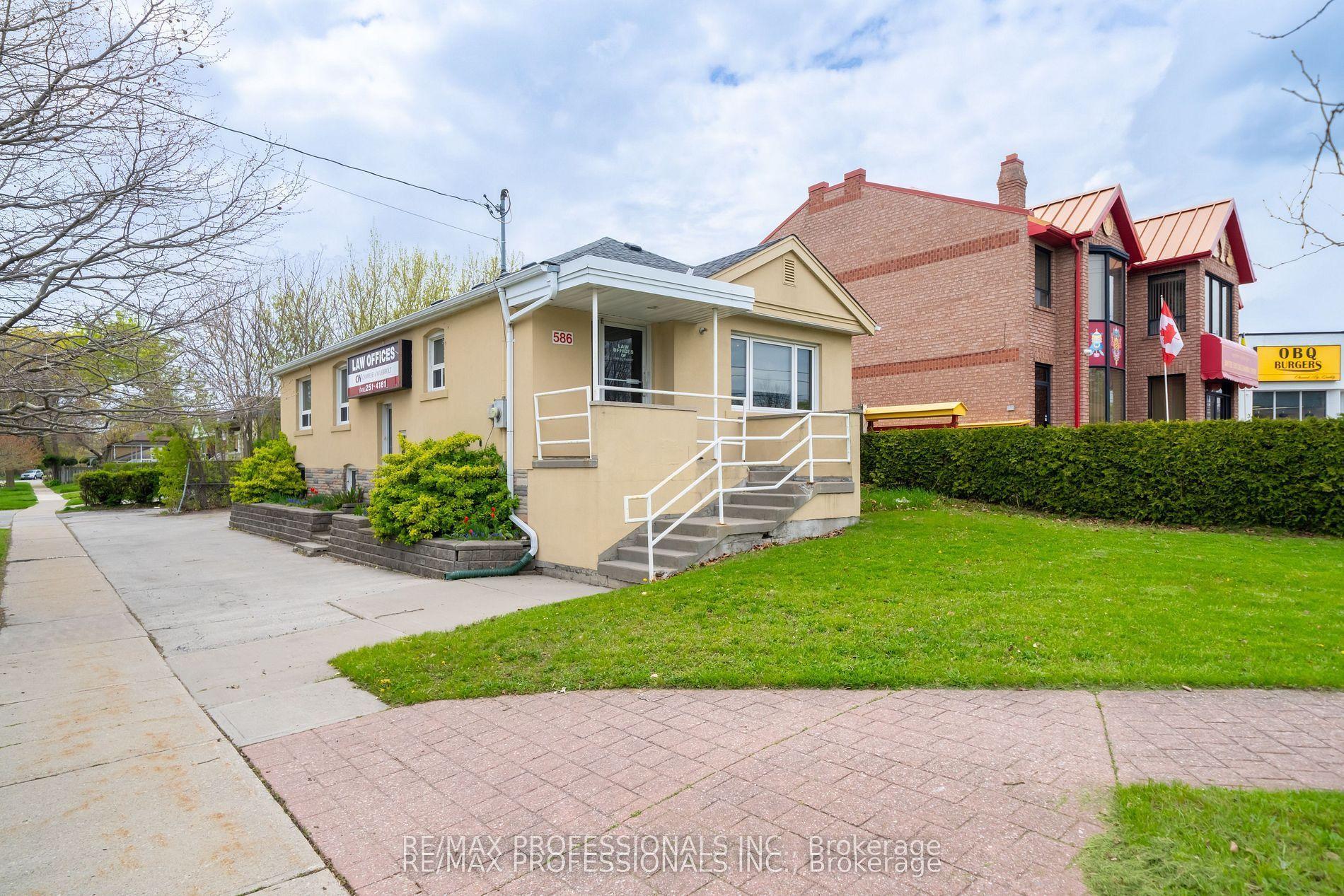 586 Browns Line, Toronto — Detached for sale, photo 1
