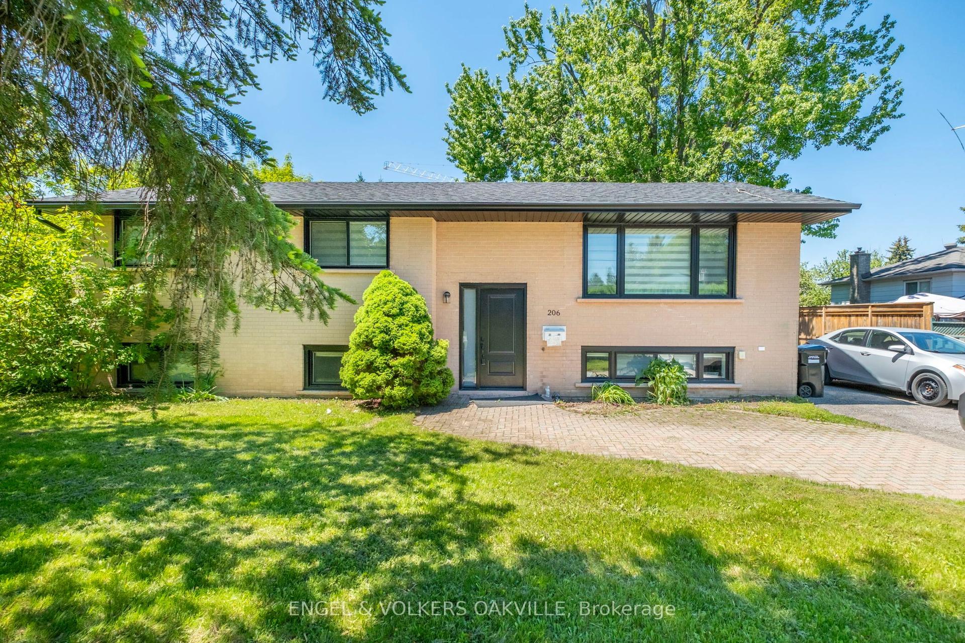 206 Yeates Avenue — photo 1