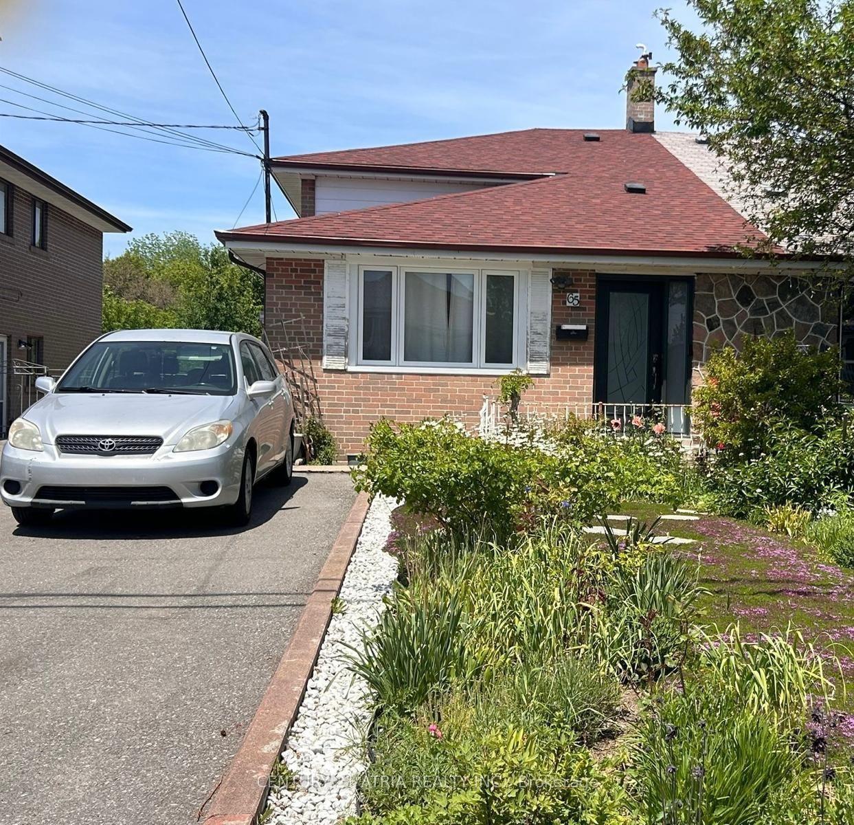 65 Newlin Crescent Lower #Lower — photo 1