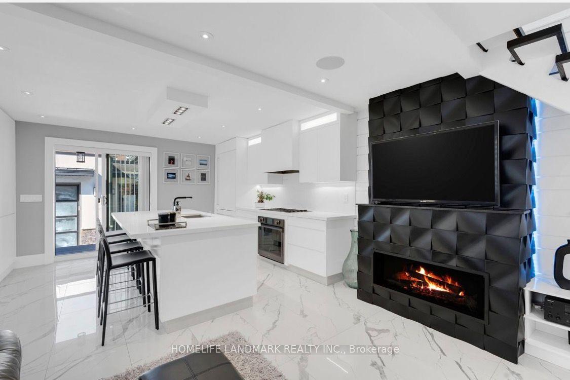 58 Carrick Avenue upper #upper, Toronto — Detached for lease, photo 1
