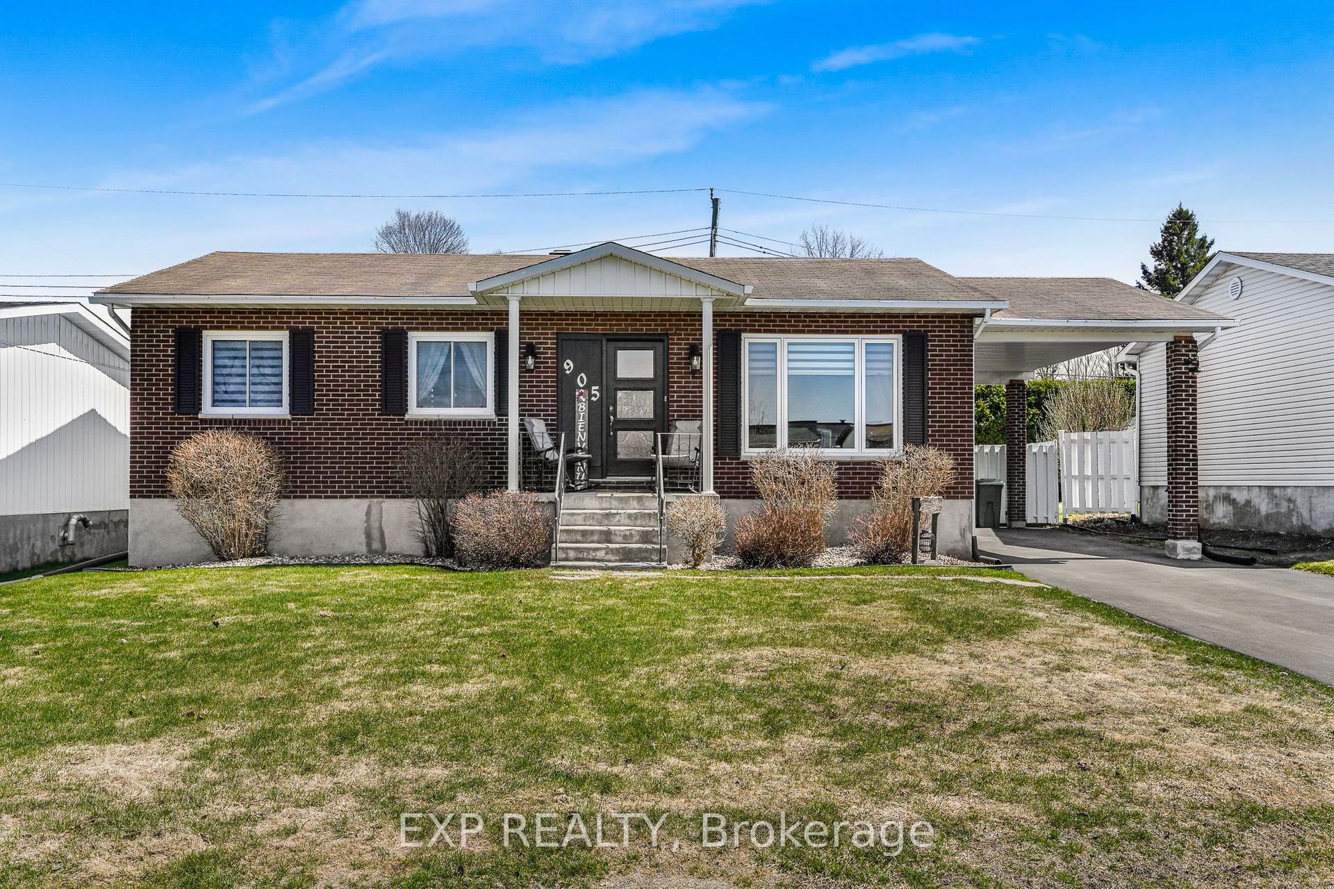 905 Ghislain Street — photo 1