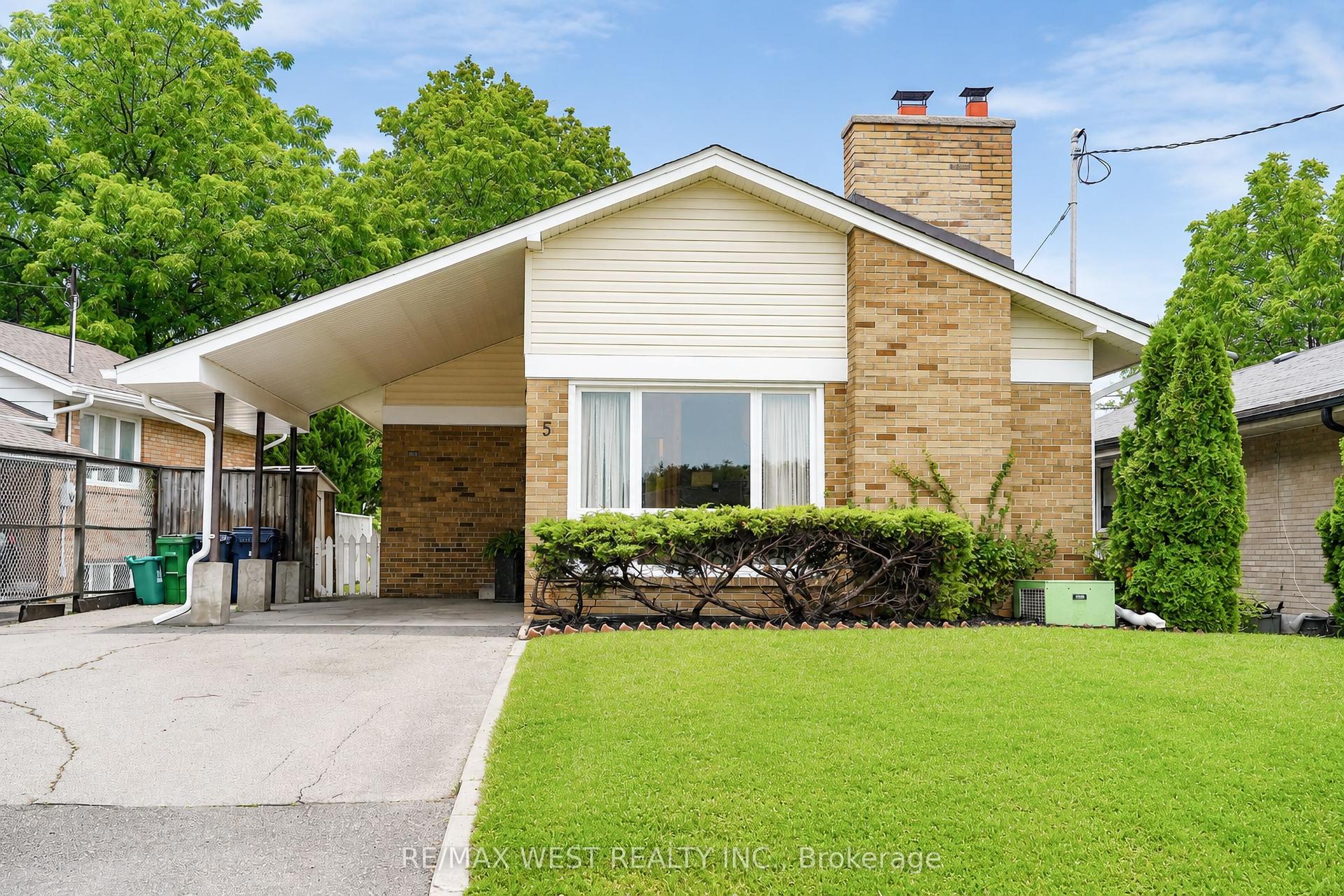 5 Cromarty Drive, Toronto — Detached for sale, photo 1