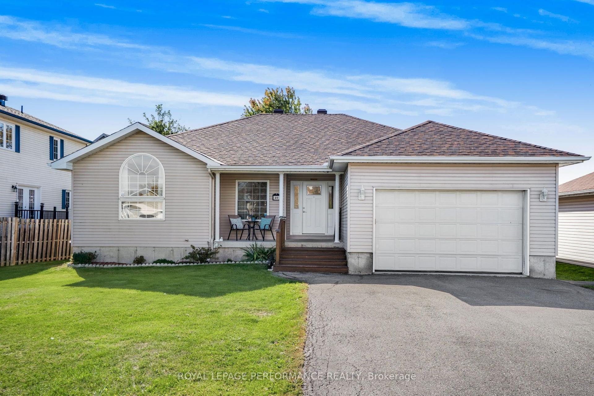 40 Lori Lane, North Dundas — Detached for sale, photo 1