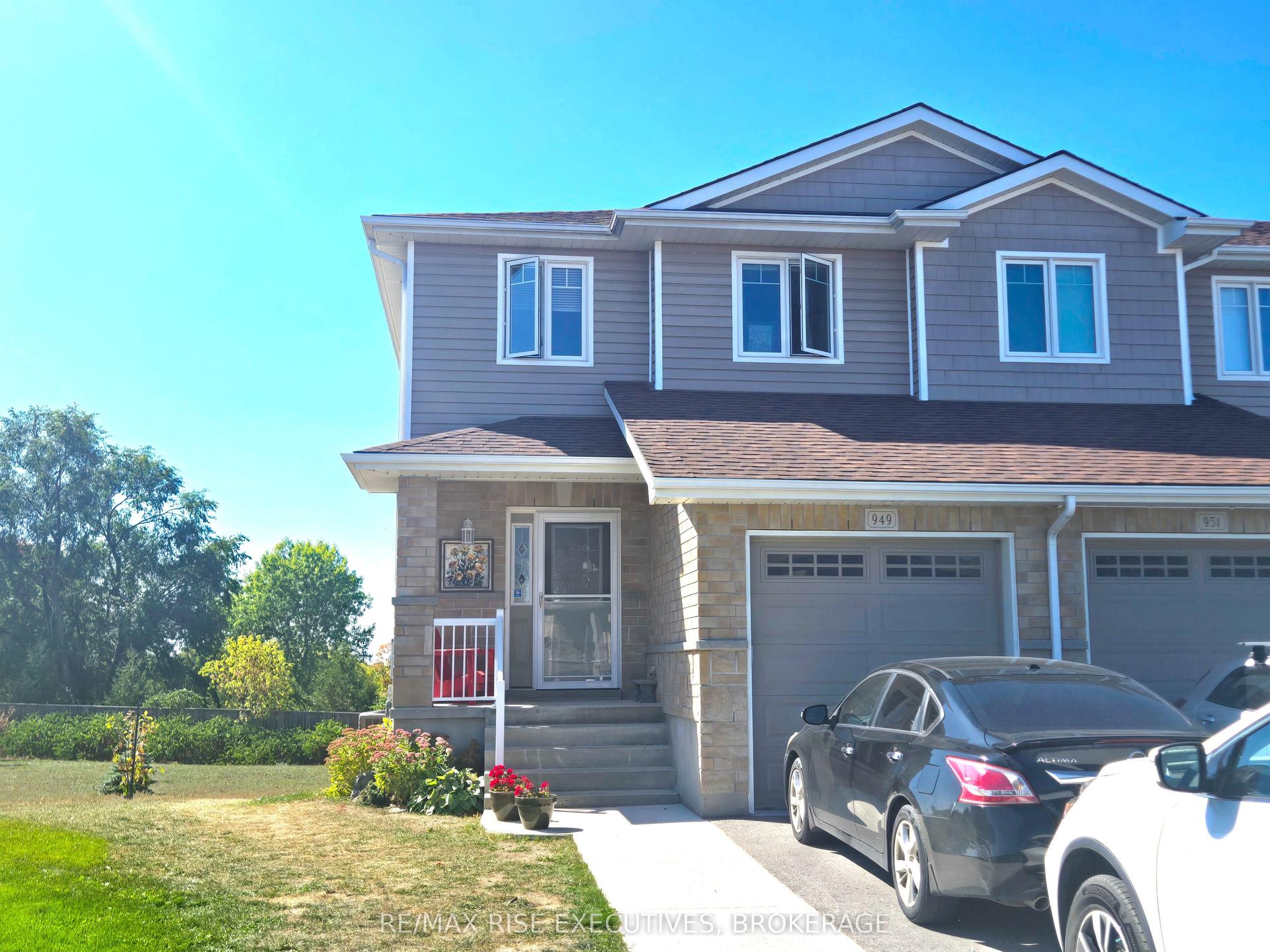 949 Blossom Street 1 #1, Kingston — Townhouse for lease, photo 1
