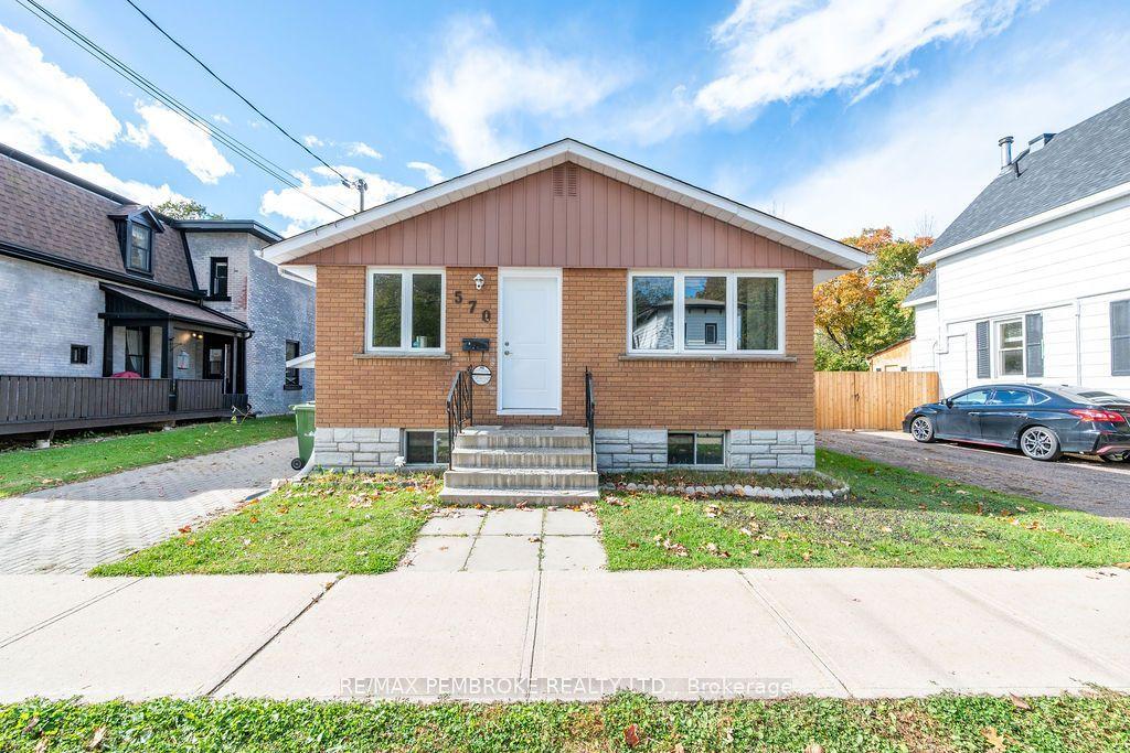 570 Moffat Street, Pembroke — Detached for sale, photo 1