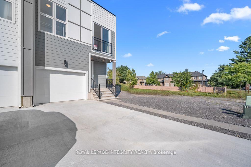 875 CONTOUR Street A #A, Orleans - Convent Glen and Area — Semi-Detached for sale, photo 1