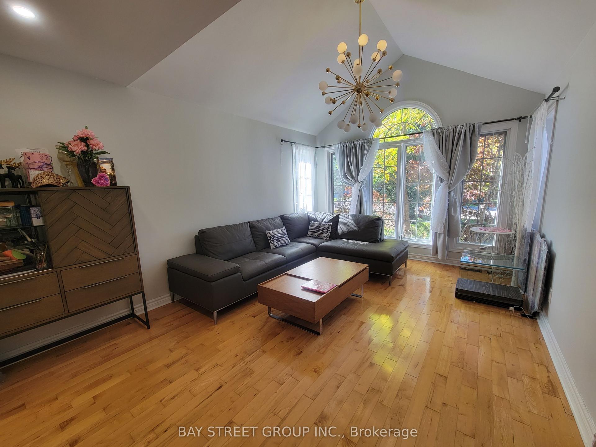 98 Brookeview Drive — photo 1