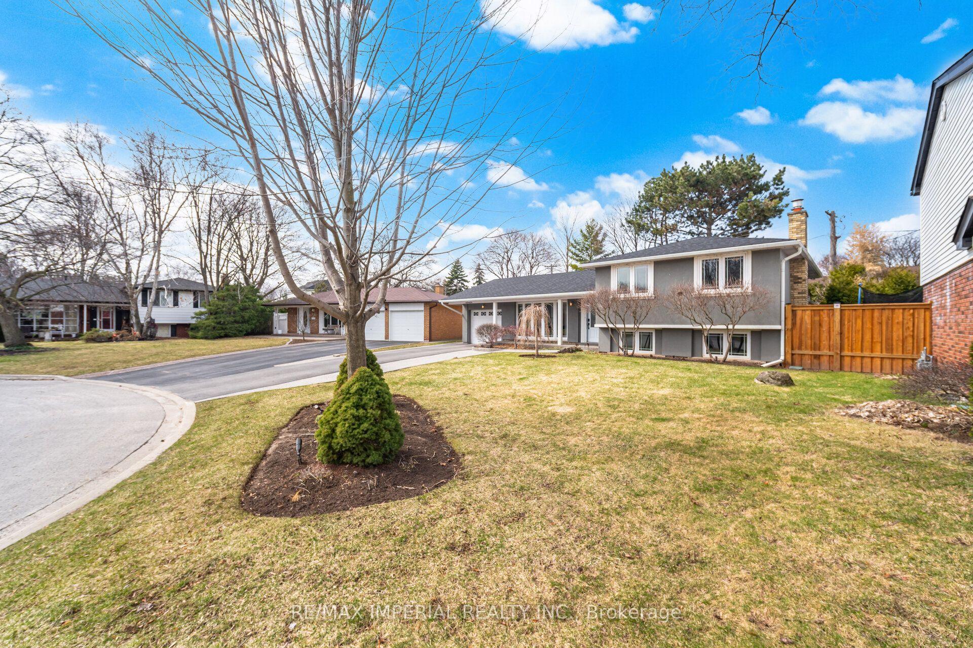 225 Barrymore Court — photo 1