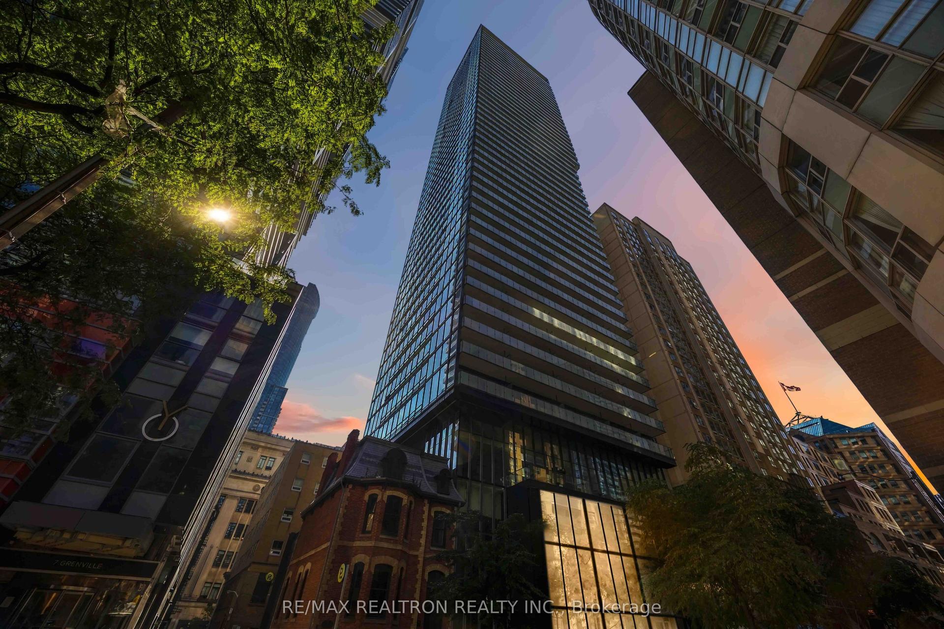 15 Grenville Street 4102 #4102, Toronto — Condo for sale, photo 1