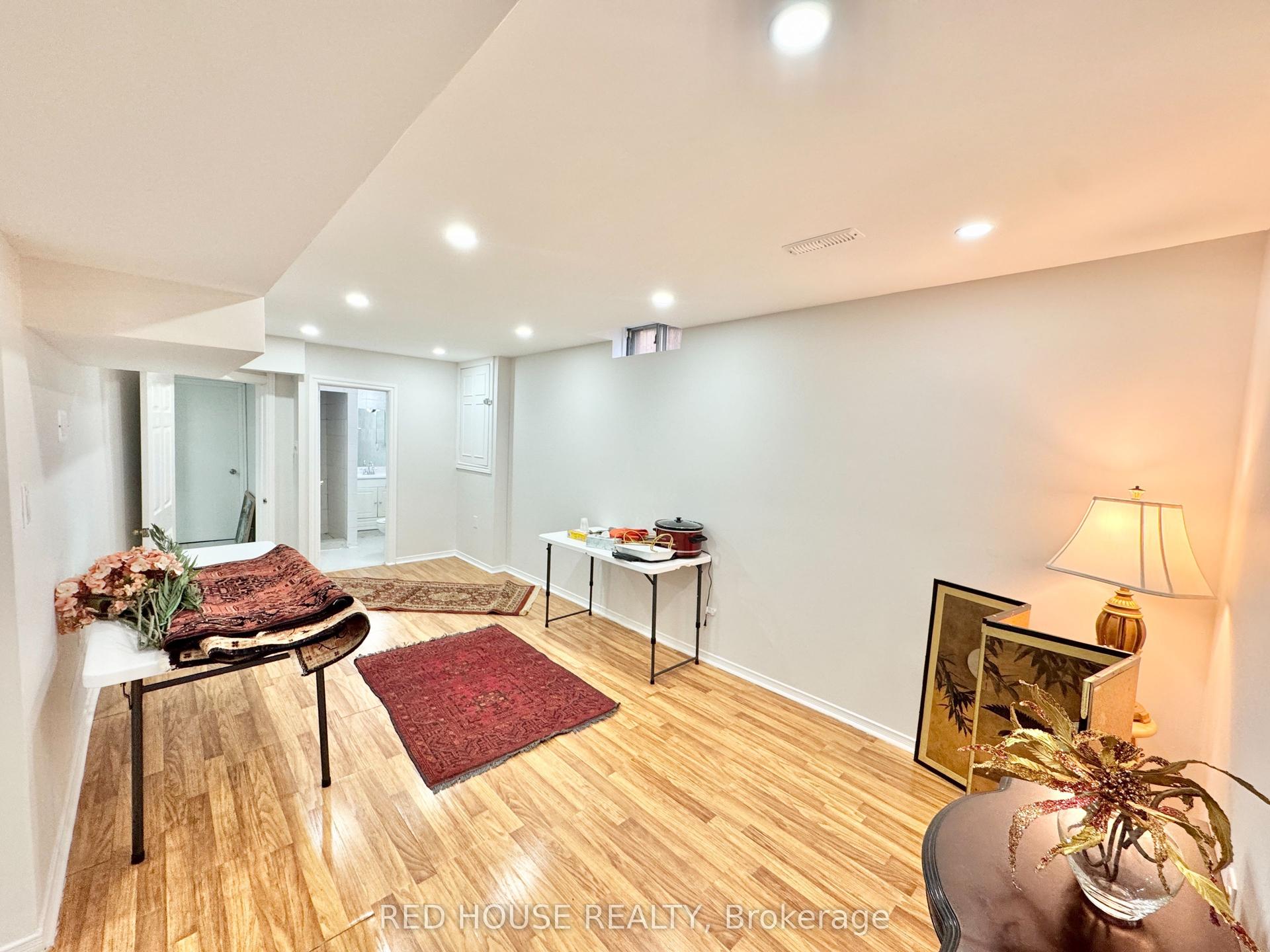 33 Forestside Court — photo 1