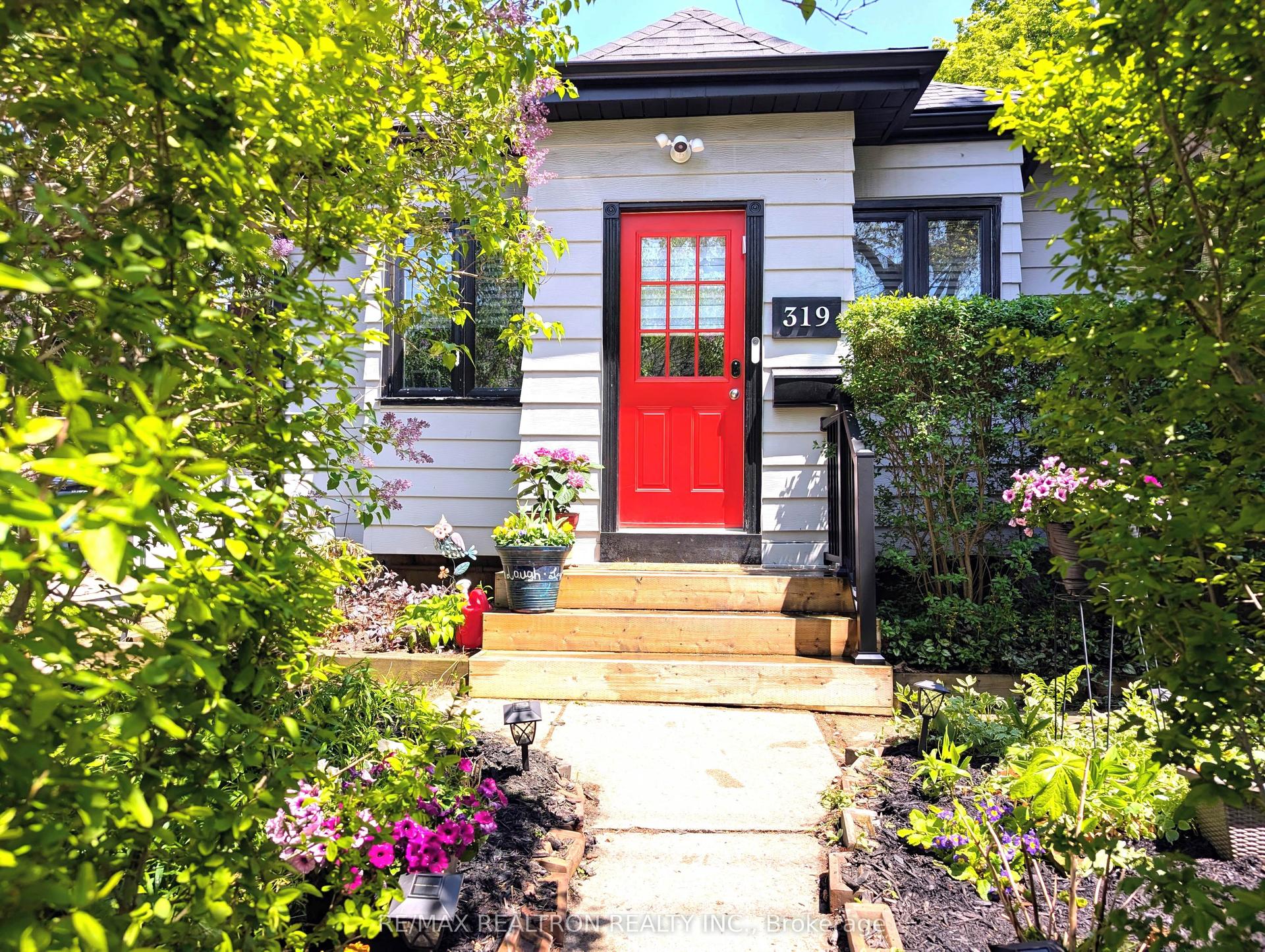 319 Wychwood Avenue — photo 1