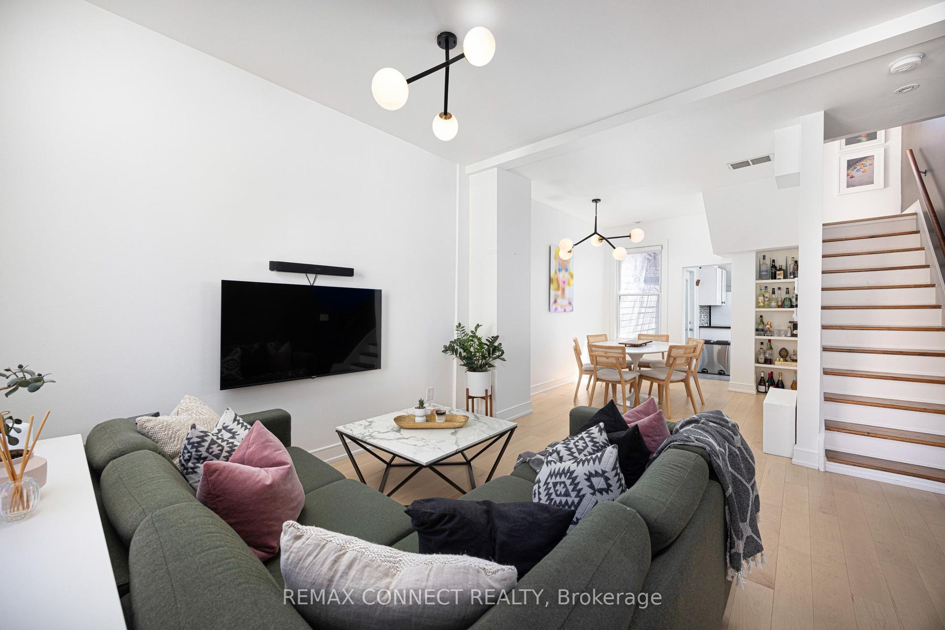 553 King Street E — photo 1