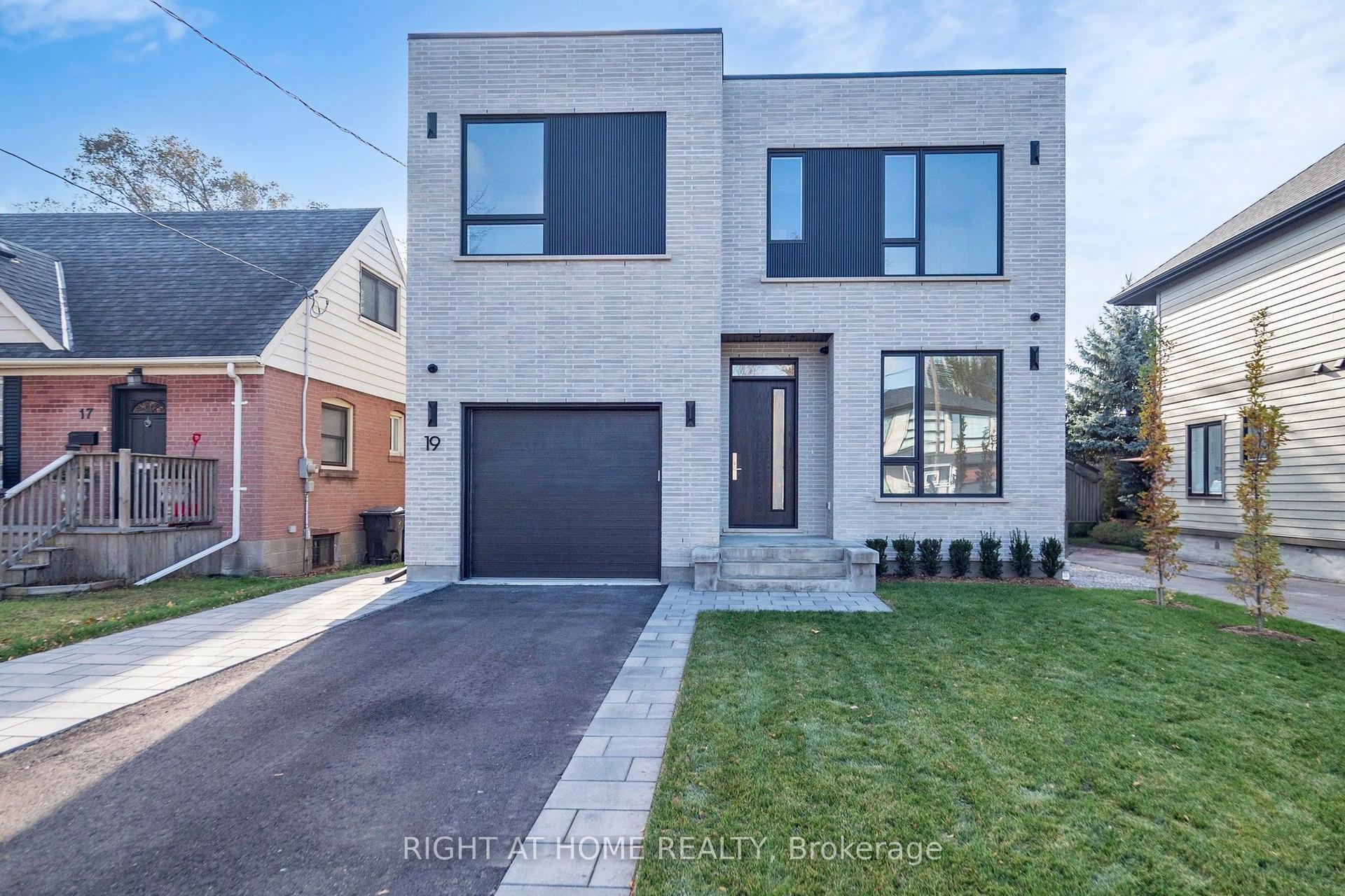 19 Putney Road, Toronto — Detached for sale, photo 1