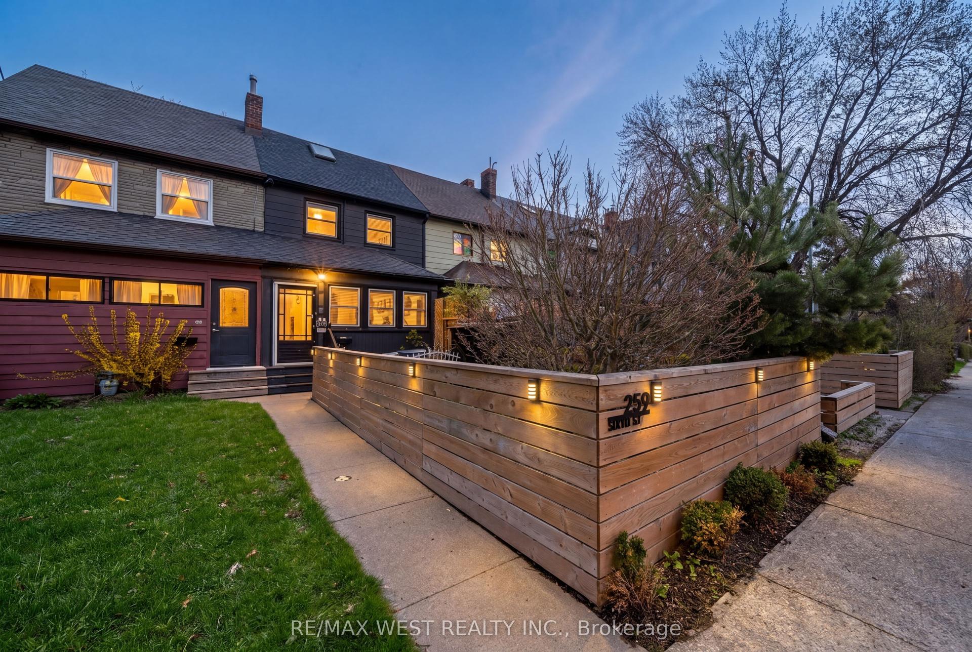 259 Sixth Street, Toronto — Townhouse for sale, photo 1